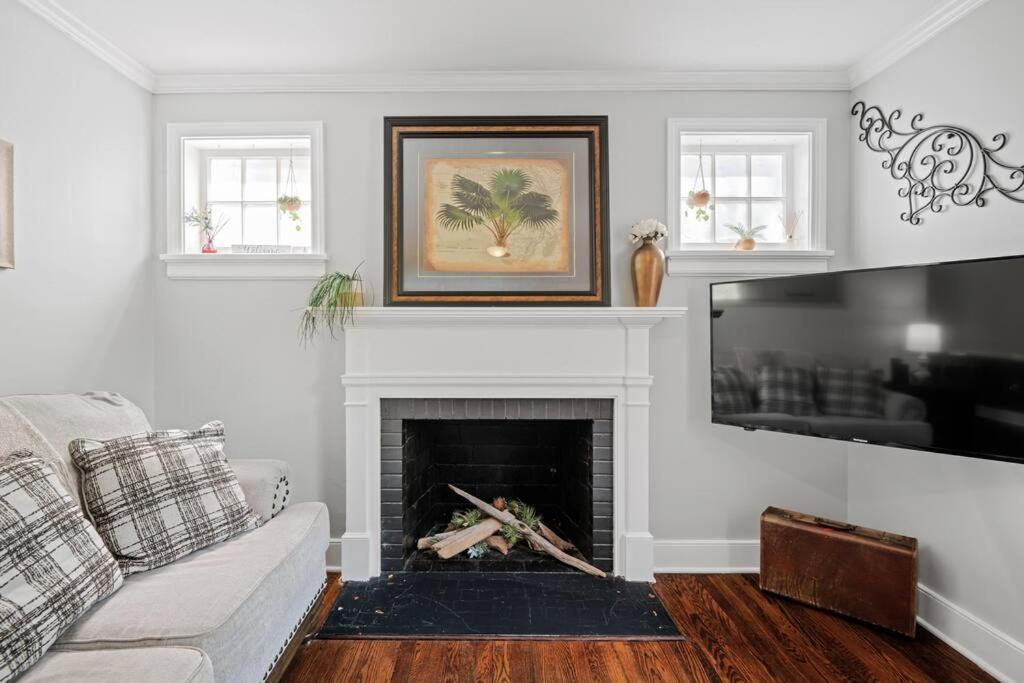 Private House + Yard Location To Rva