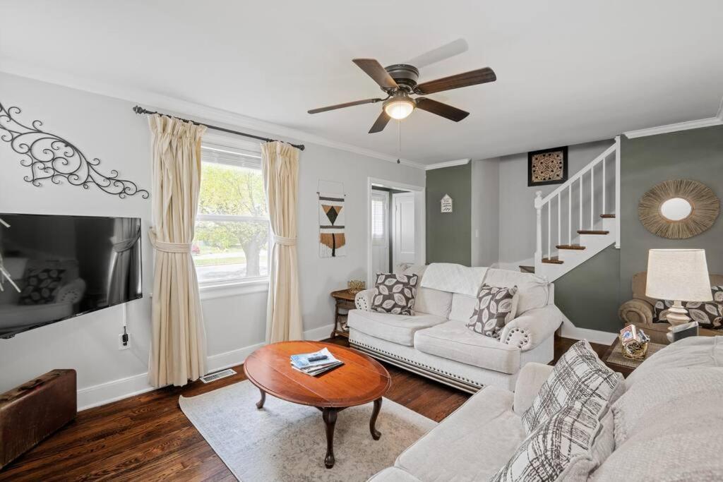 Private House + Yard Location To Rva