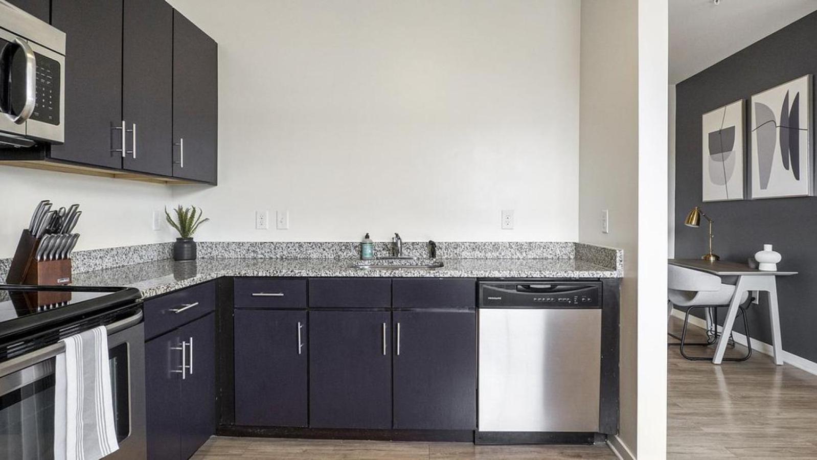 Apartment Landing At Ap The Spectrum - 1 Bedroom In Chamberlayne Industrial Center *