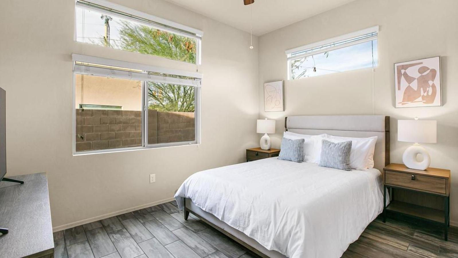 Landing At 2001 East - 2 Bedrooms In Downtown Apartment *