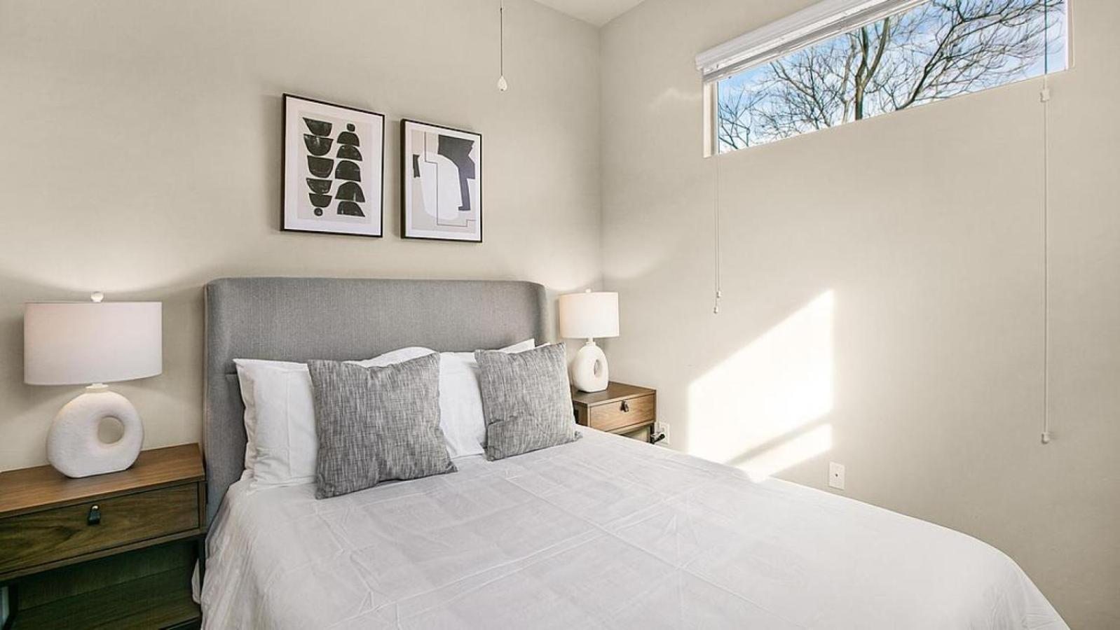 Apartment Landing At 2001 East - 2 Bedrooms In Downtown *