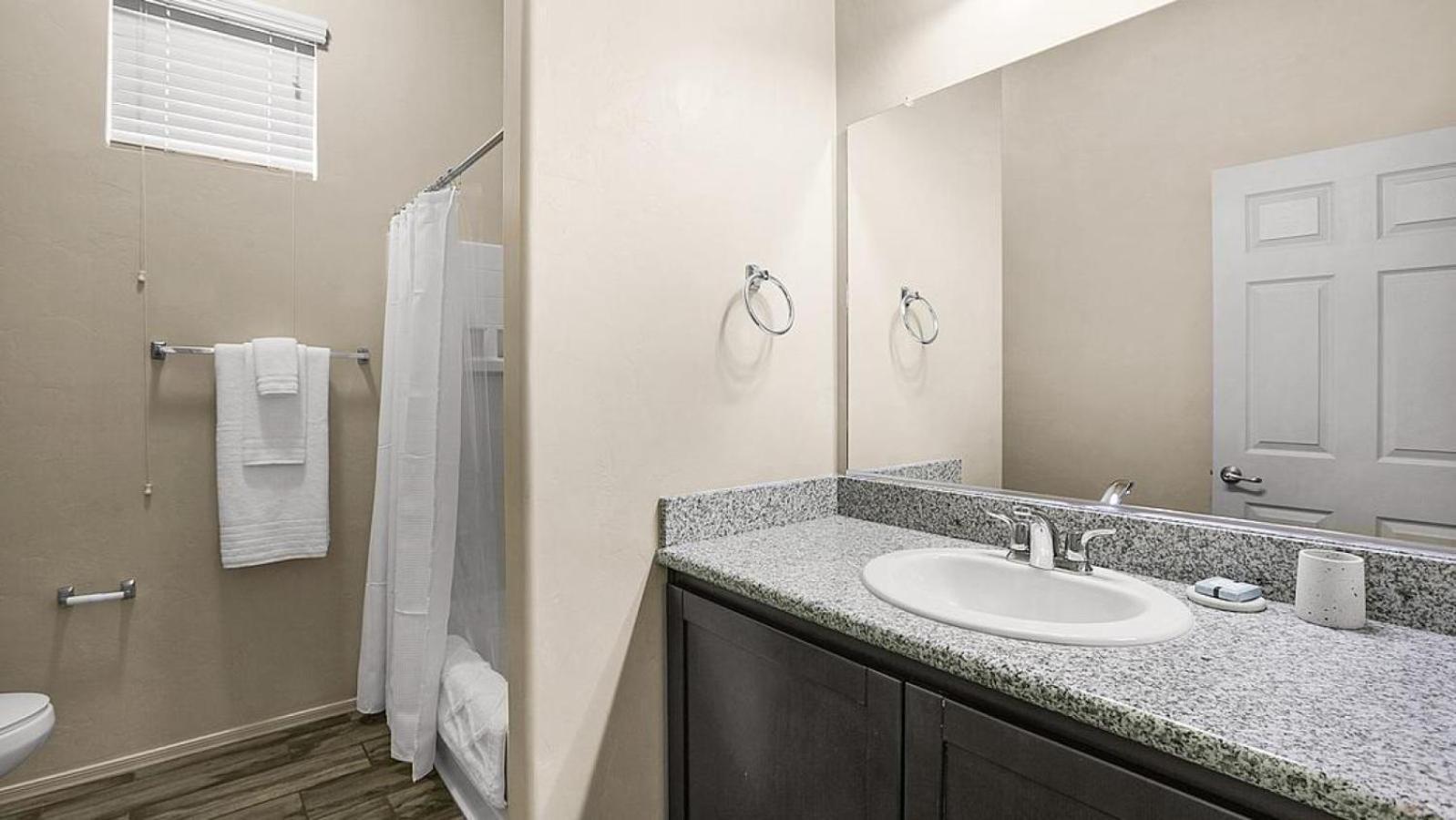 Apartment Landing At 2001 East - 2 Bedrooms In Downtown
