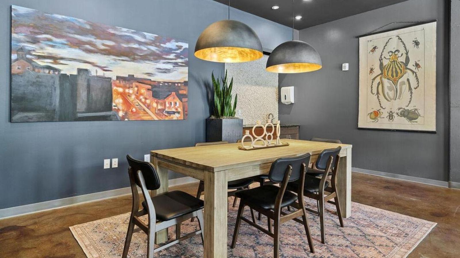 Landing At 2001 East - 2 Bedrooms In Downtown Apartment
