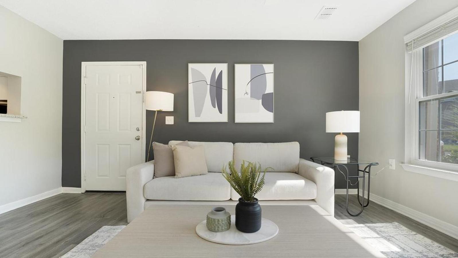 Apartment Landing At 2001 East - In Downtown Richmond