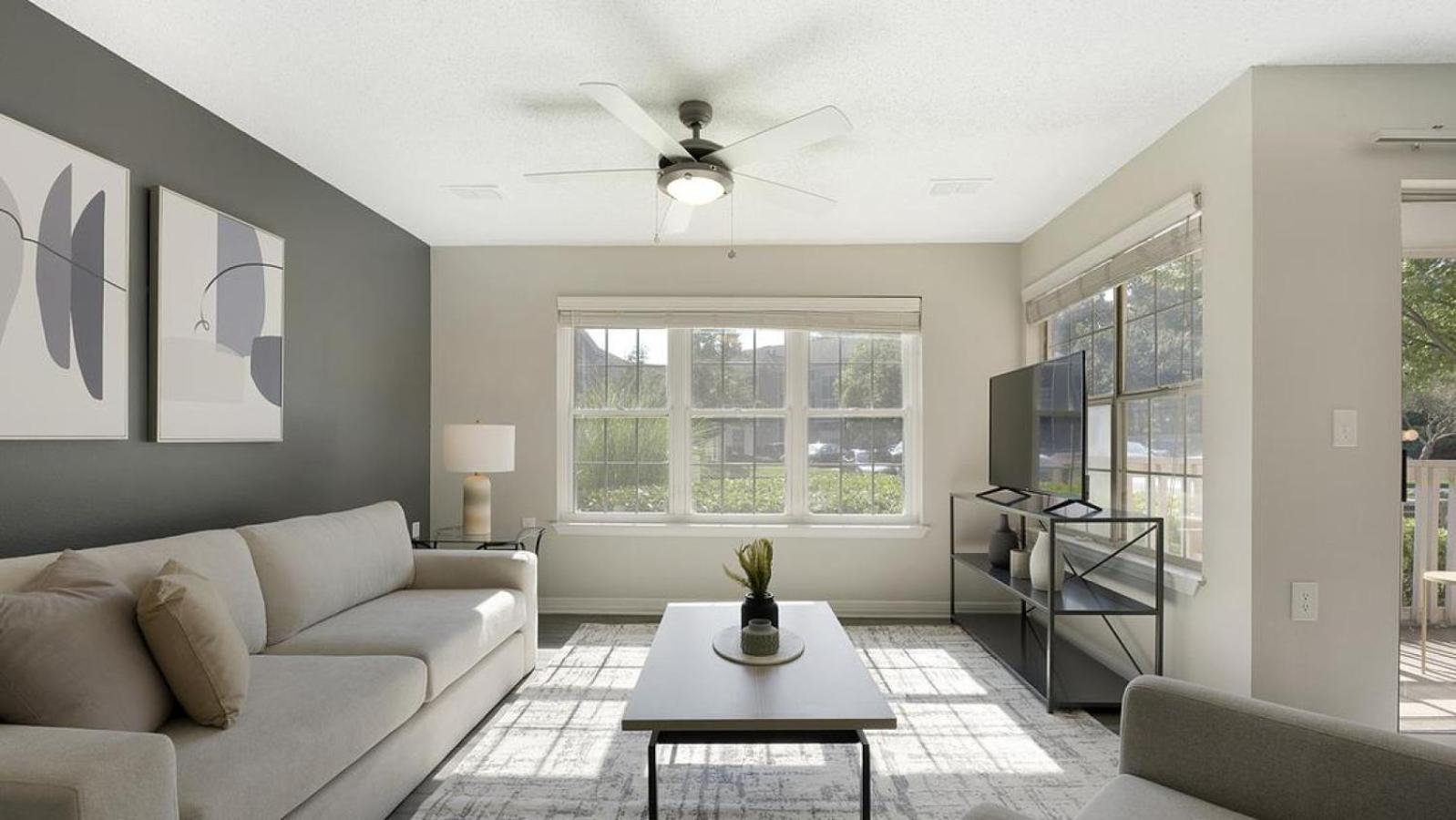 Apartment Landing At 2001 East - In Downtown Richmond