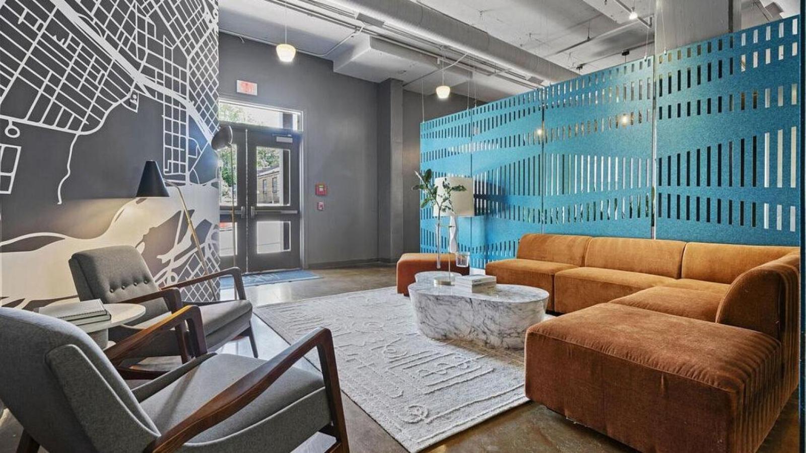 Landing At 2001 East - In Downtown Apartment