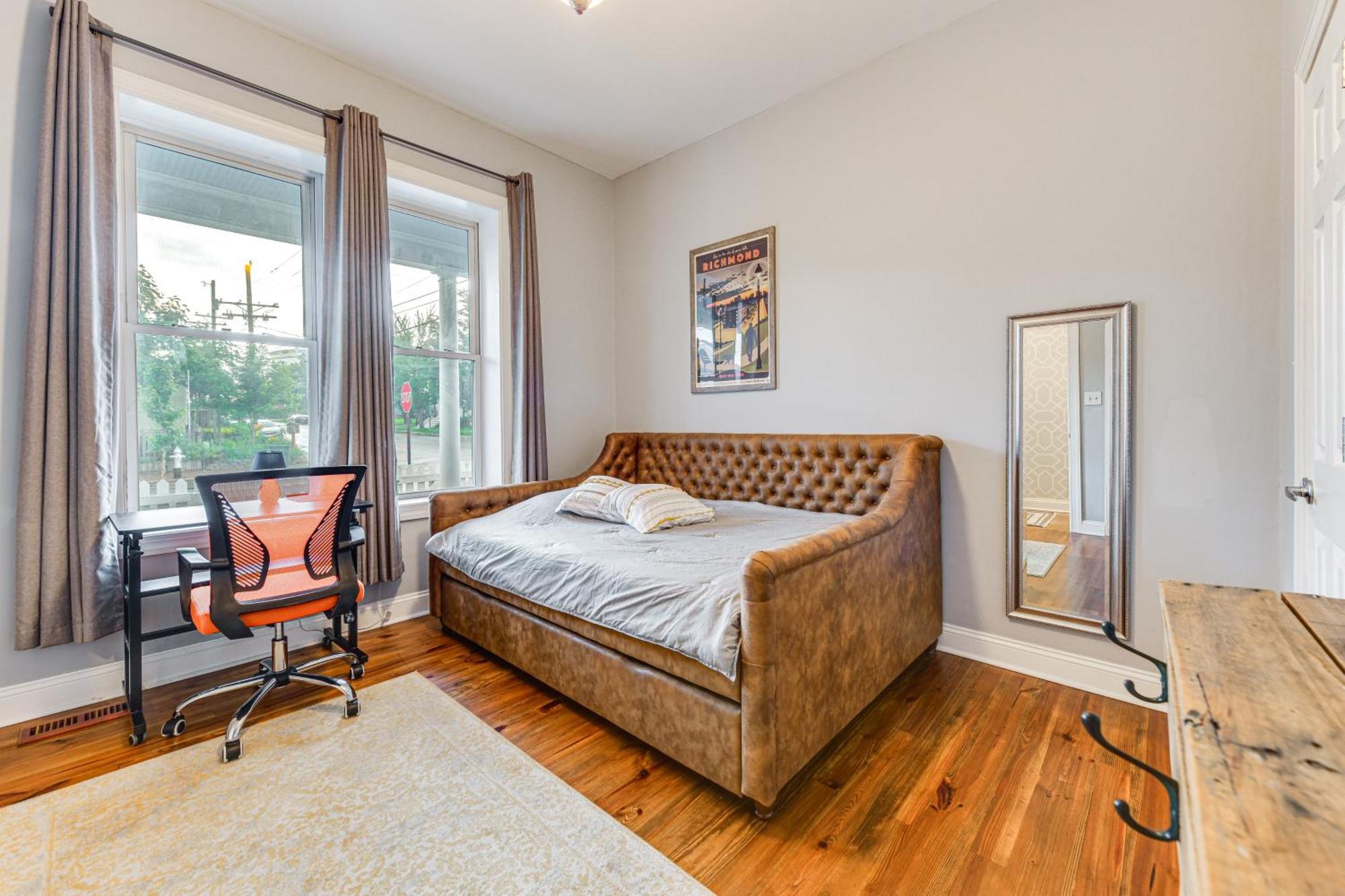 Holiday home Renovated Townhome In Church Hill! *