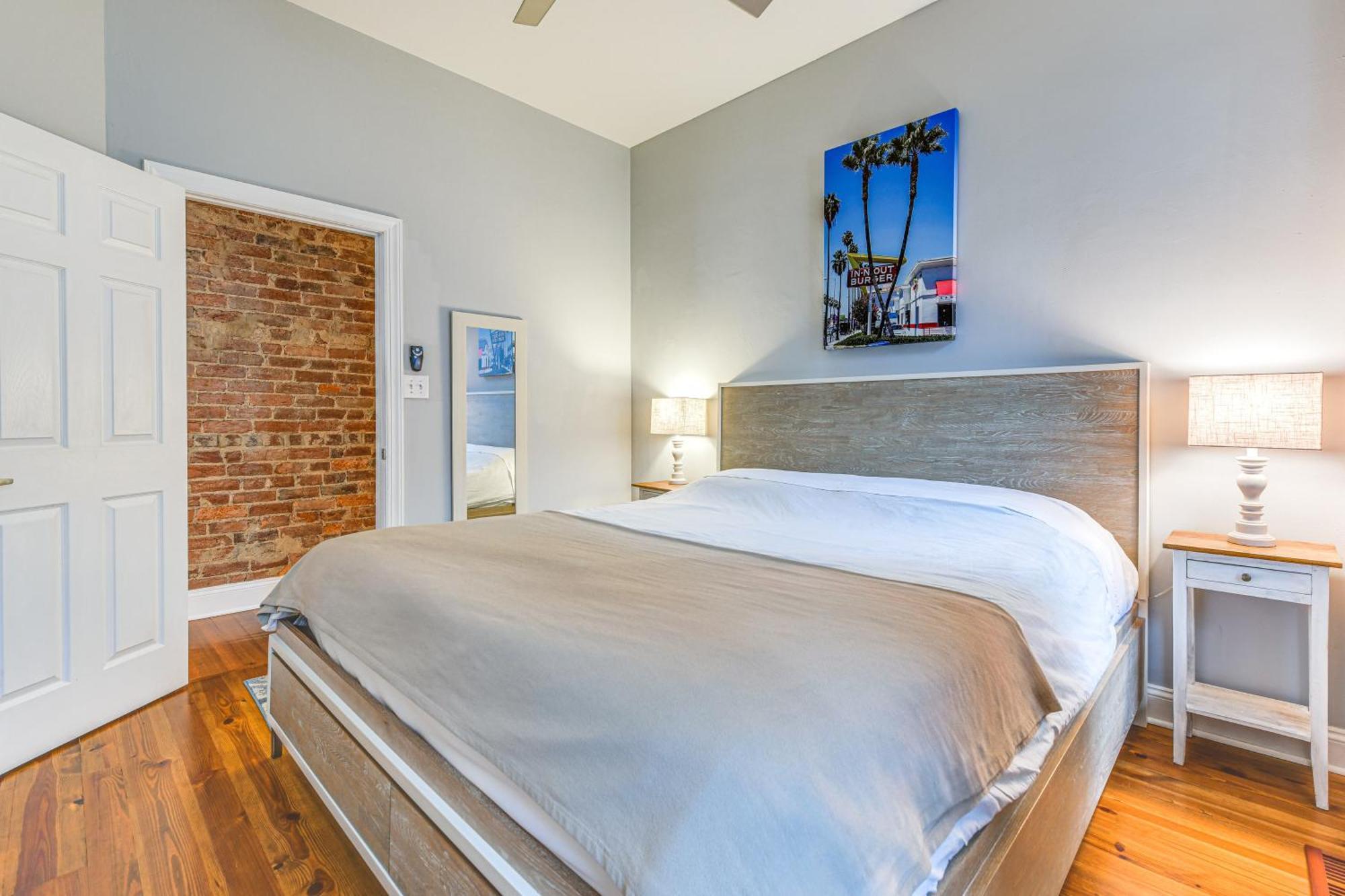 Renovated Townhome In Church Hill! *
