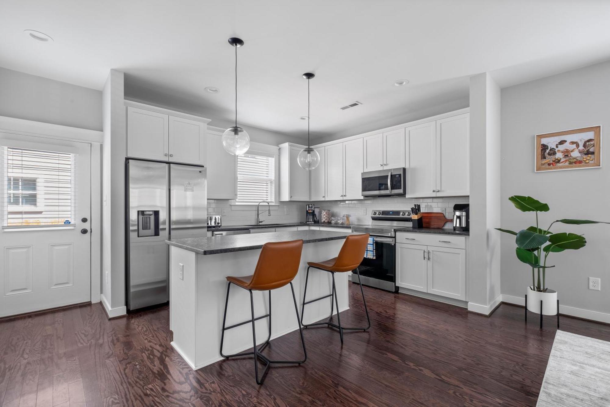 Apartment Downtown Richmond, Cozy 3br, Near Vcu *