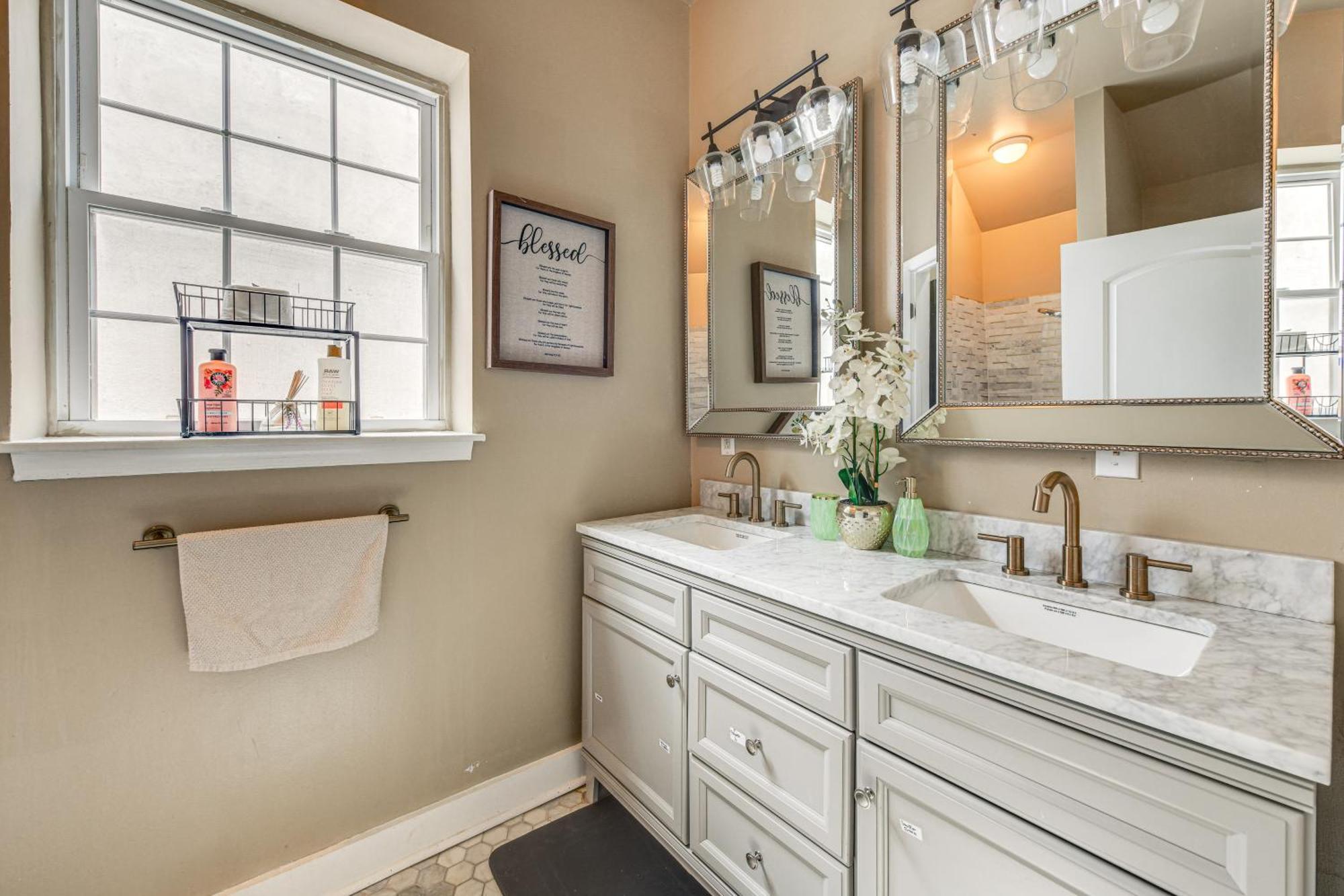 Downtown Retreat Near Financial District! Apartment
