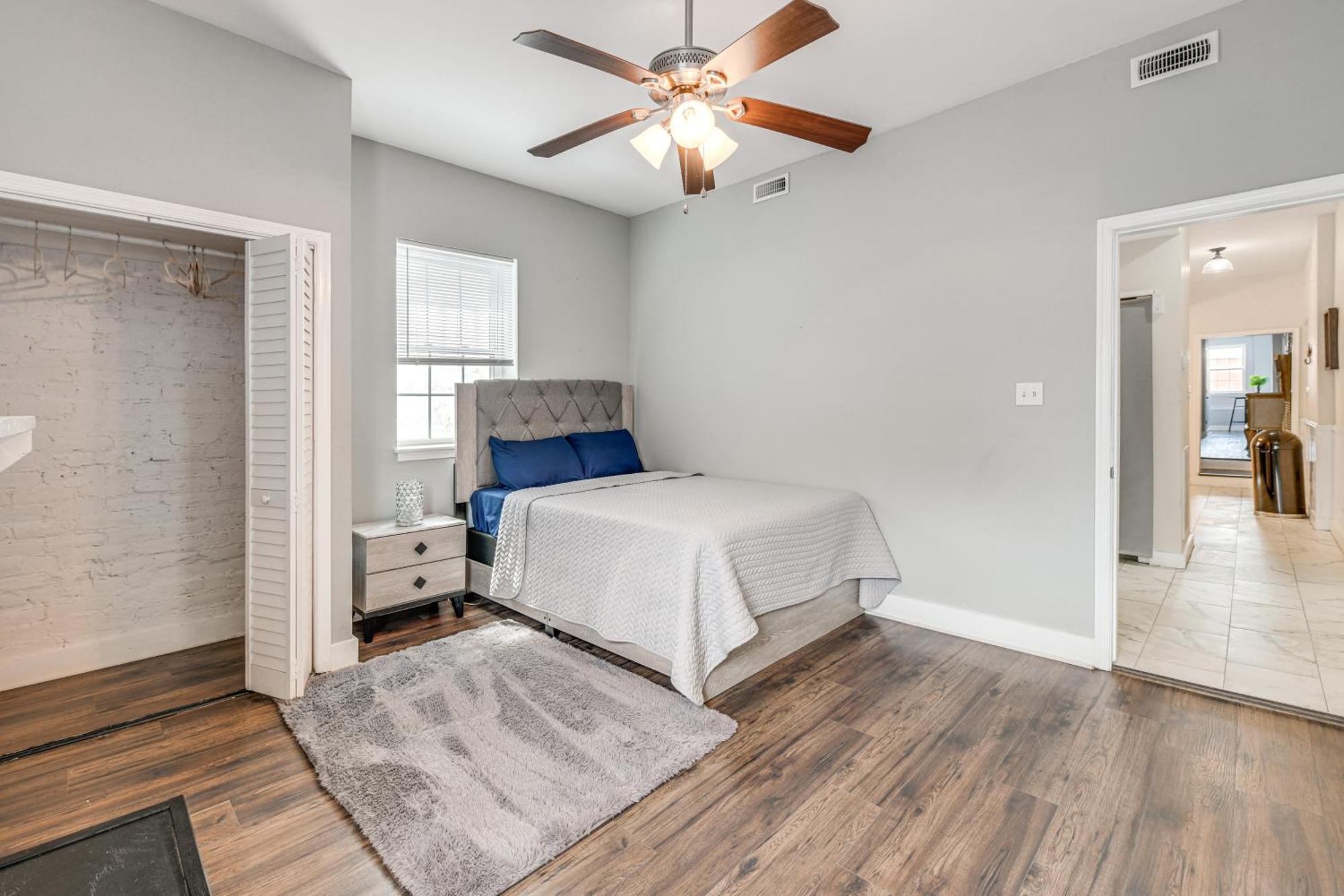 Apartment Downtown Retreat Near Financial District!
