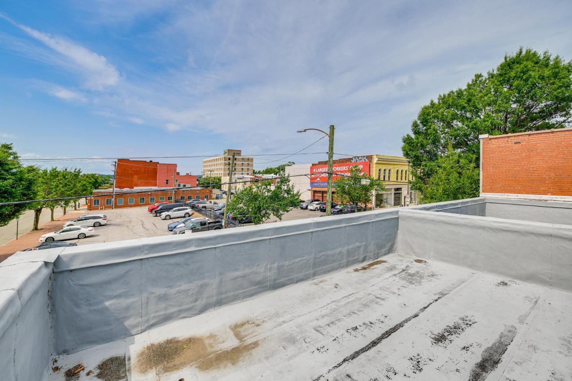 Apartment Downtown Retreat Near Financial District! *
