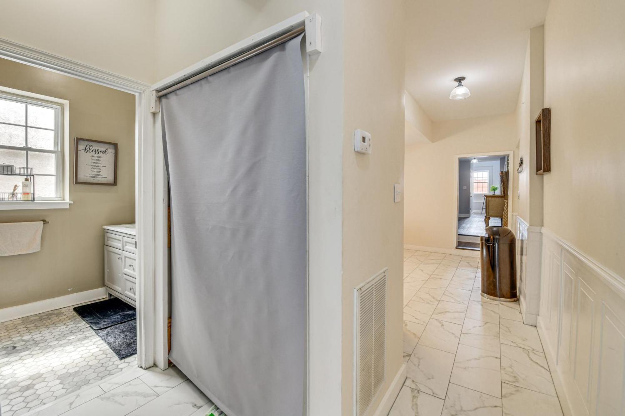 Apartment Downtown Retreat Near Financial District! *