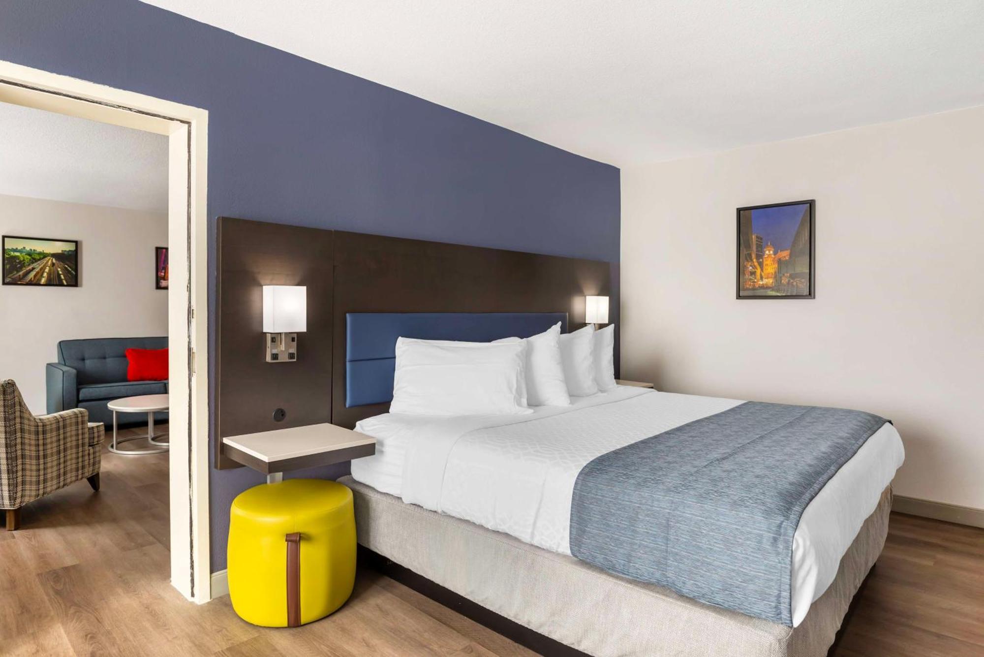 Western Premier Gateway Hotel