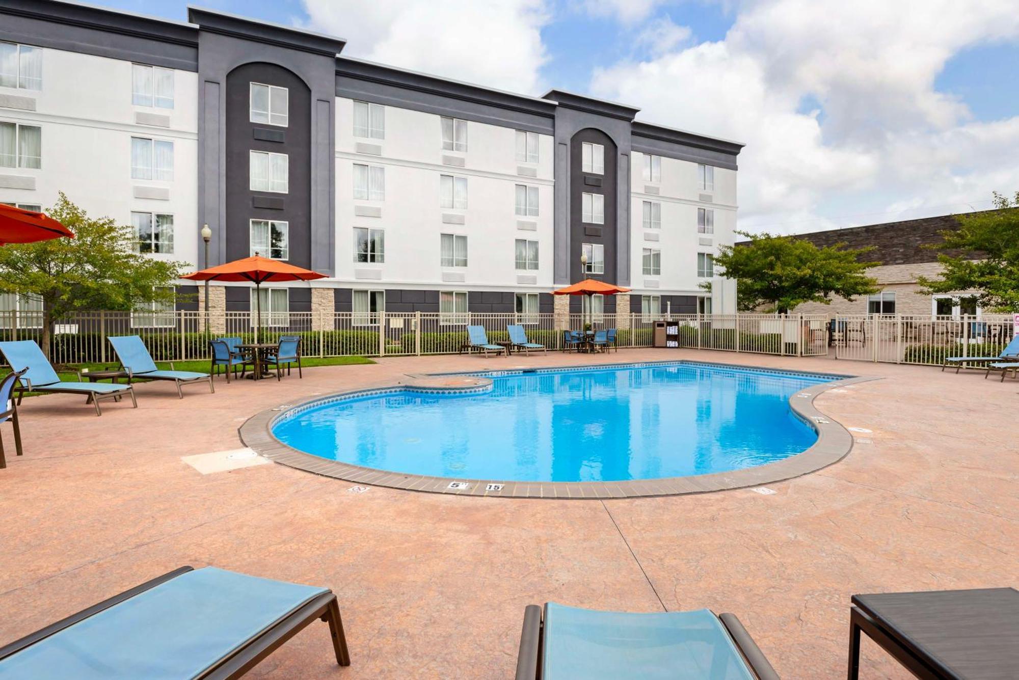 Western Premier Gateway Hotel 3*