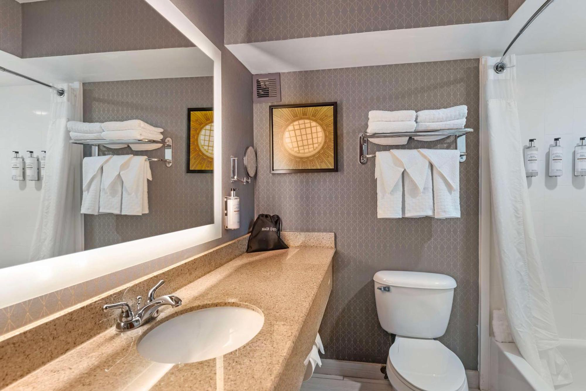 Hotel Western Premier Gateway 3*