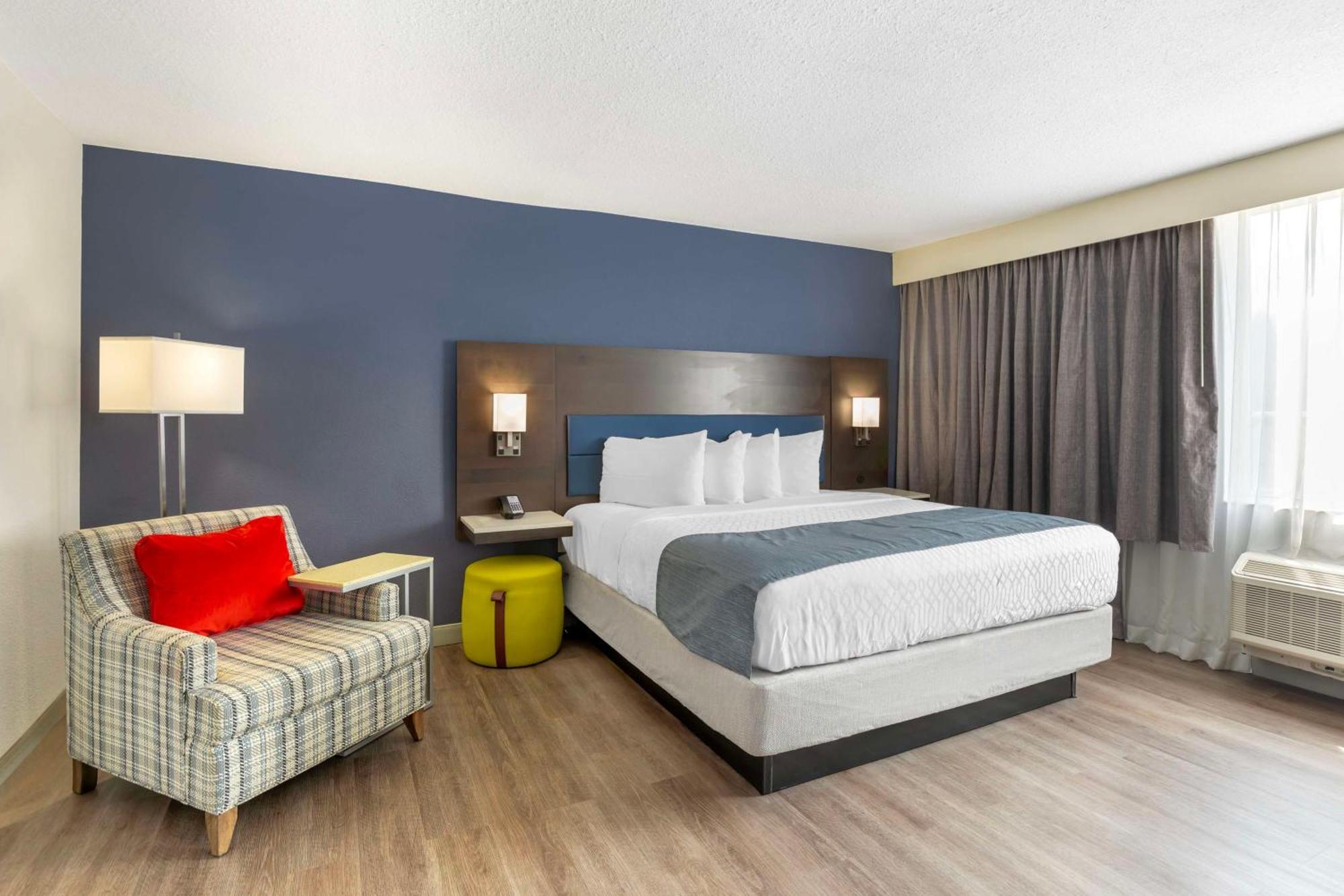Western Premier Gateway Hotel 3*