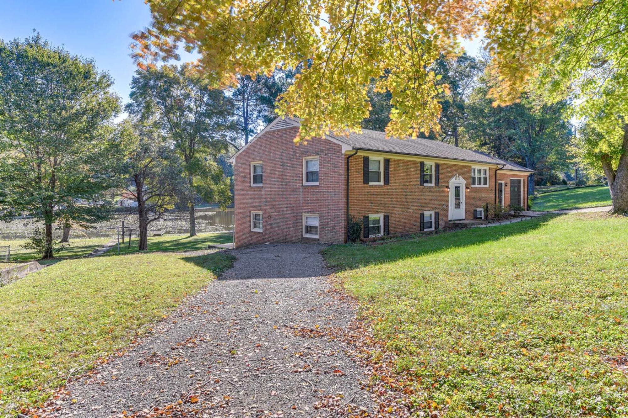 Lakefront Guest Near *