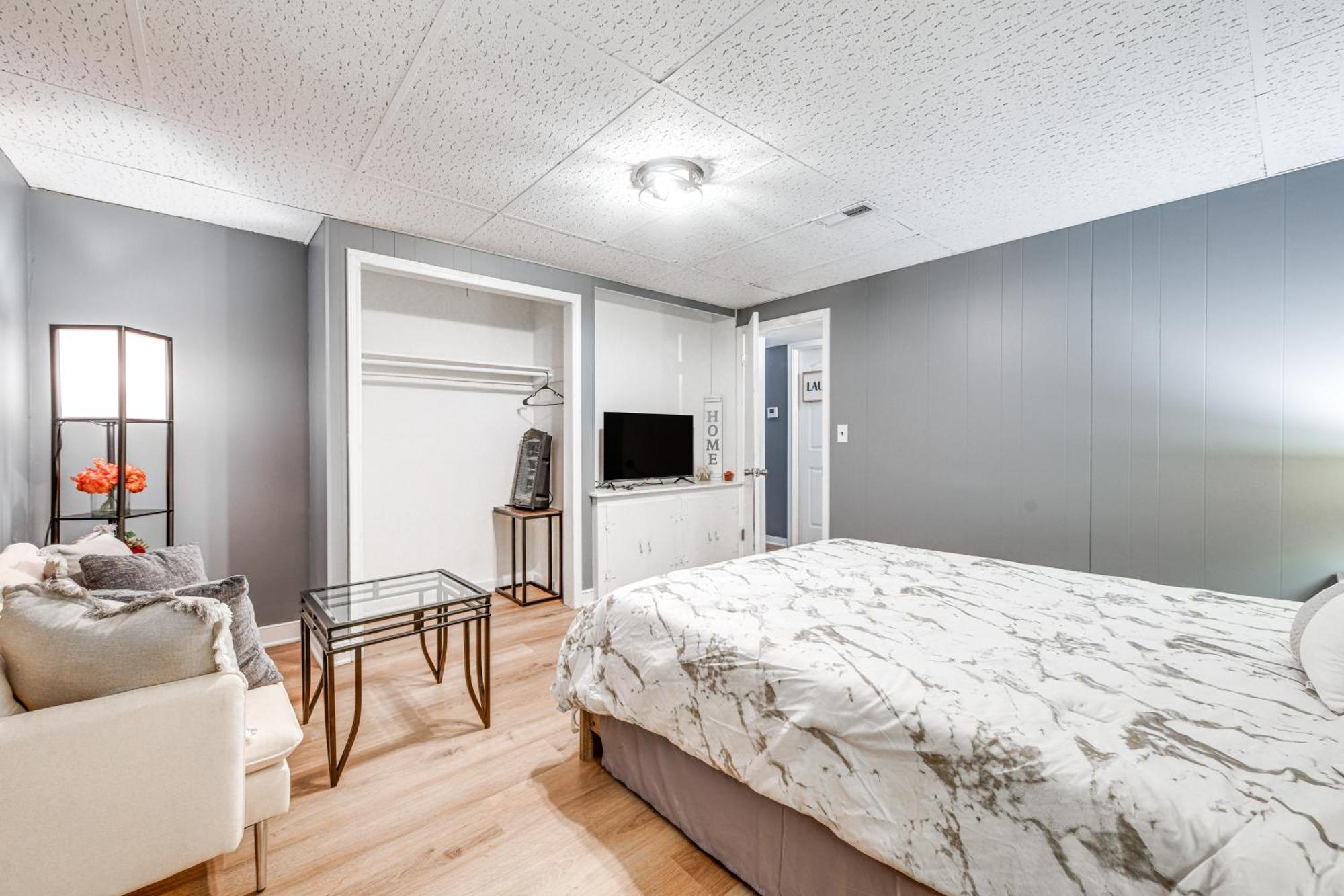 Apartment Lakefront Guest Near Richmond