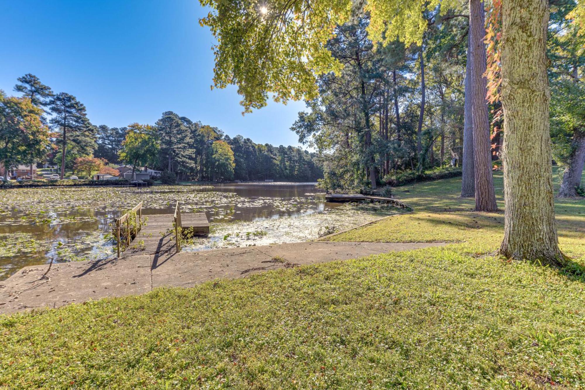 Lakefront Guest Near Richmond
