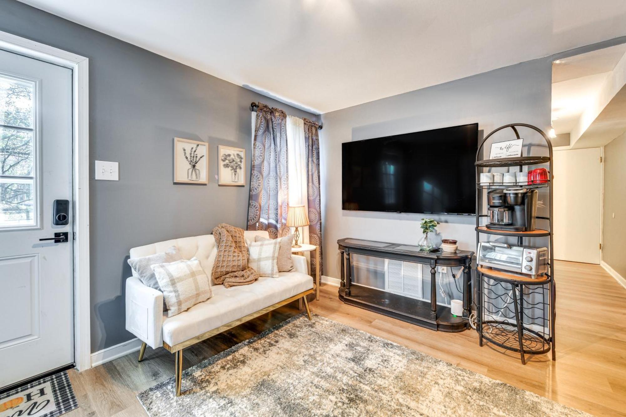 Apartment Lakefront Guest Near Richmond