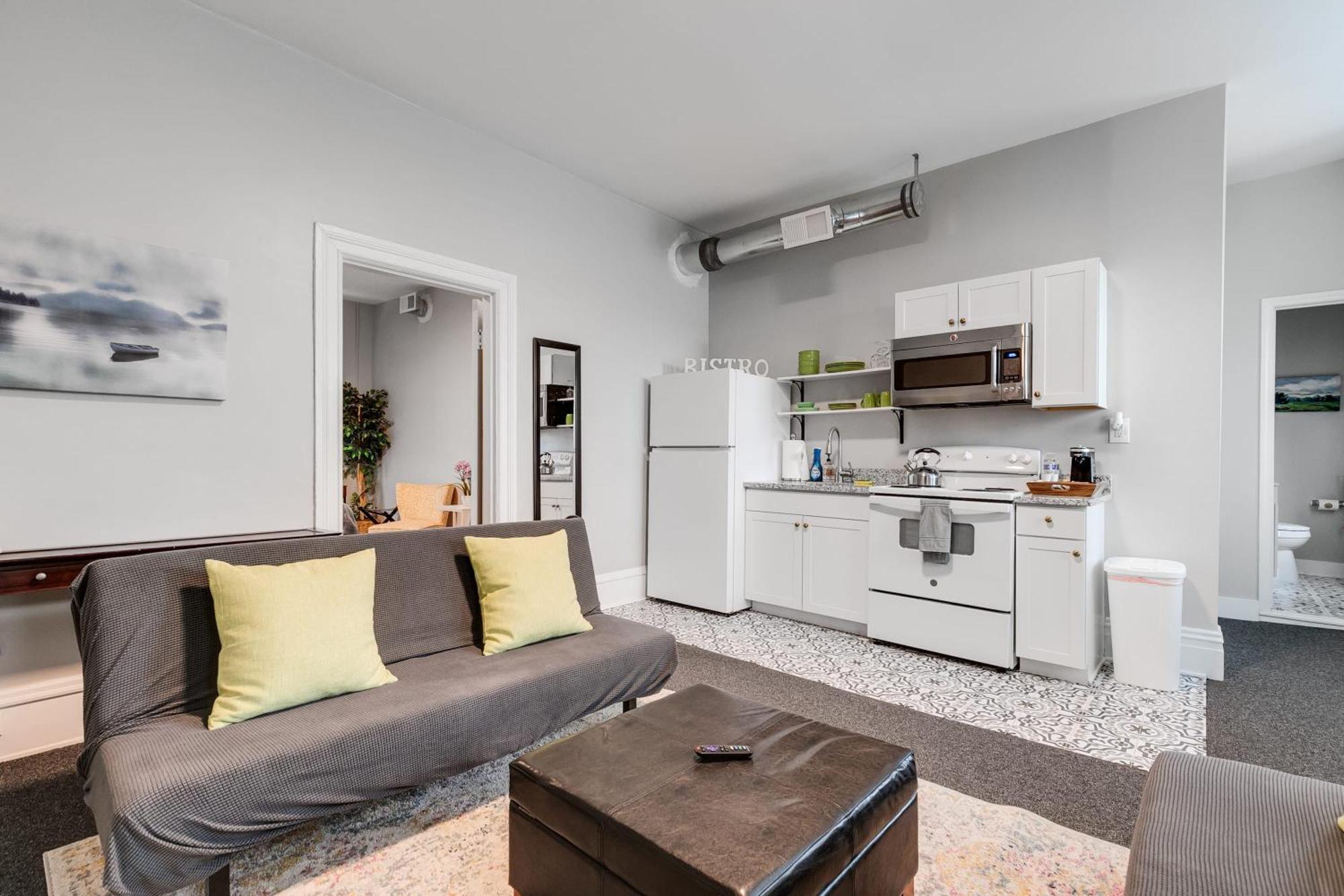 G5 King Bed Location Museums Free Parking *