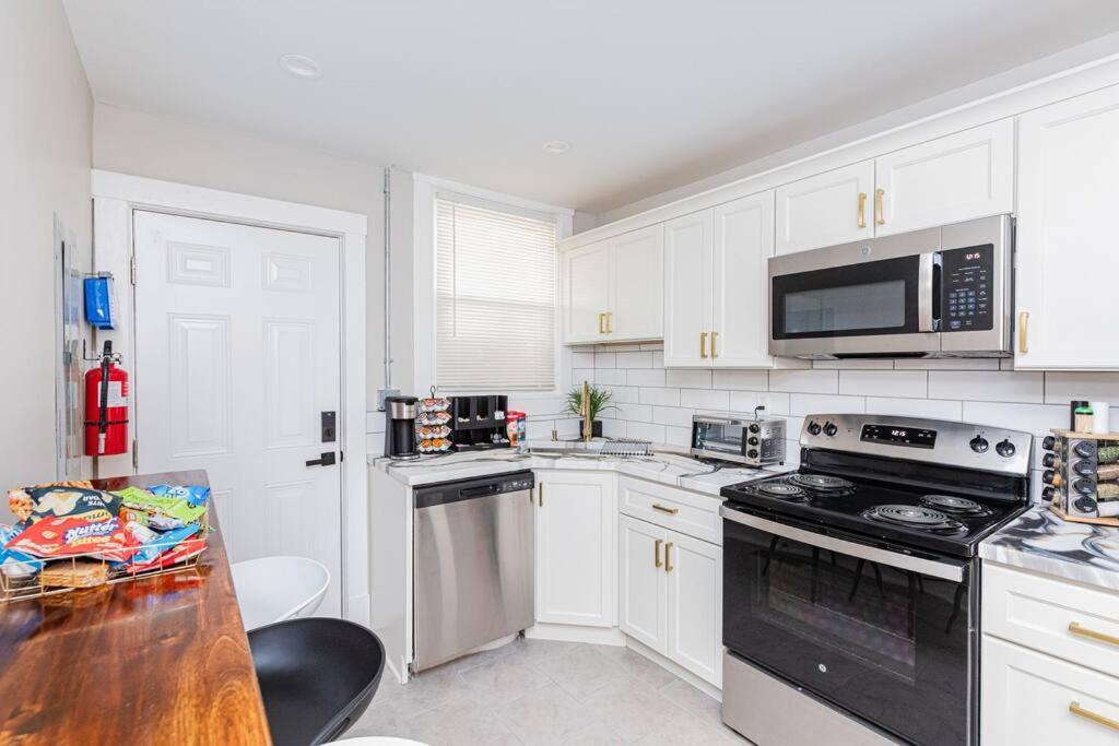 Royal Respite Kings And Grey Queens Hideaway! Apartment