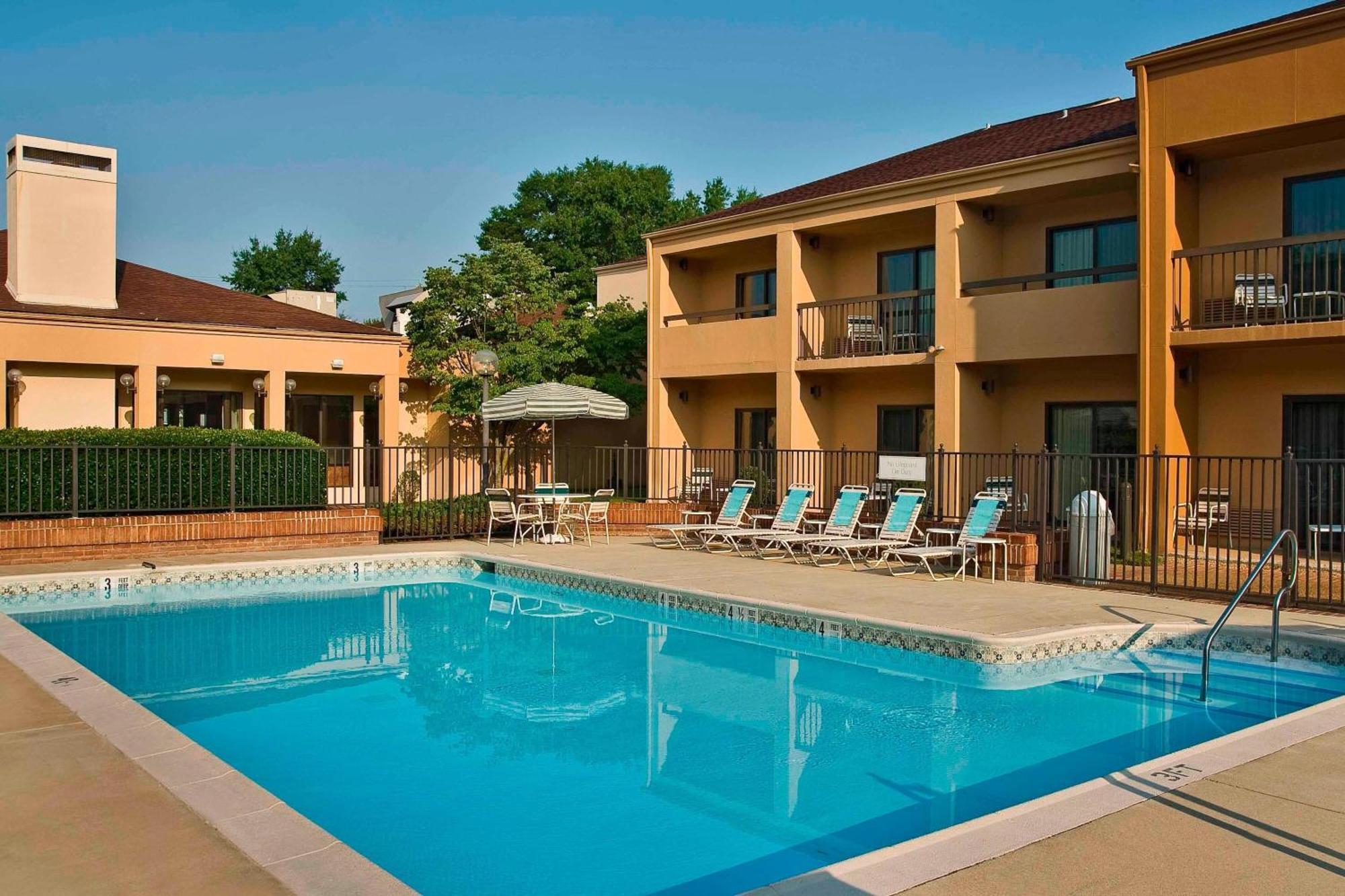 Hotel Courtyard By Marriott West Richmond