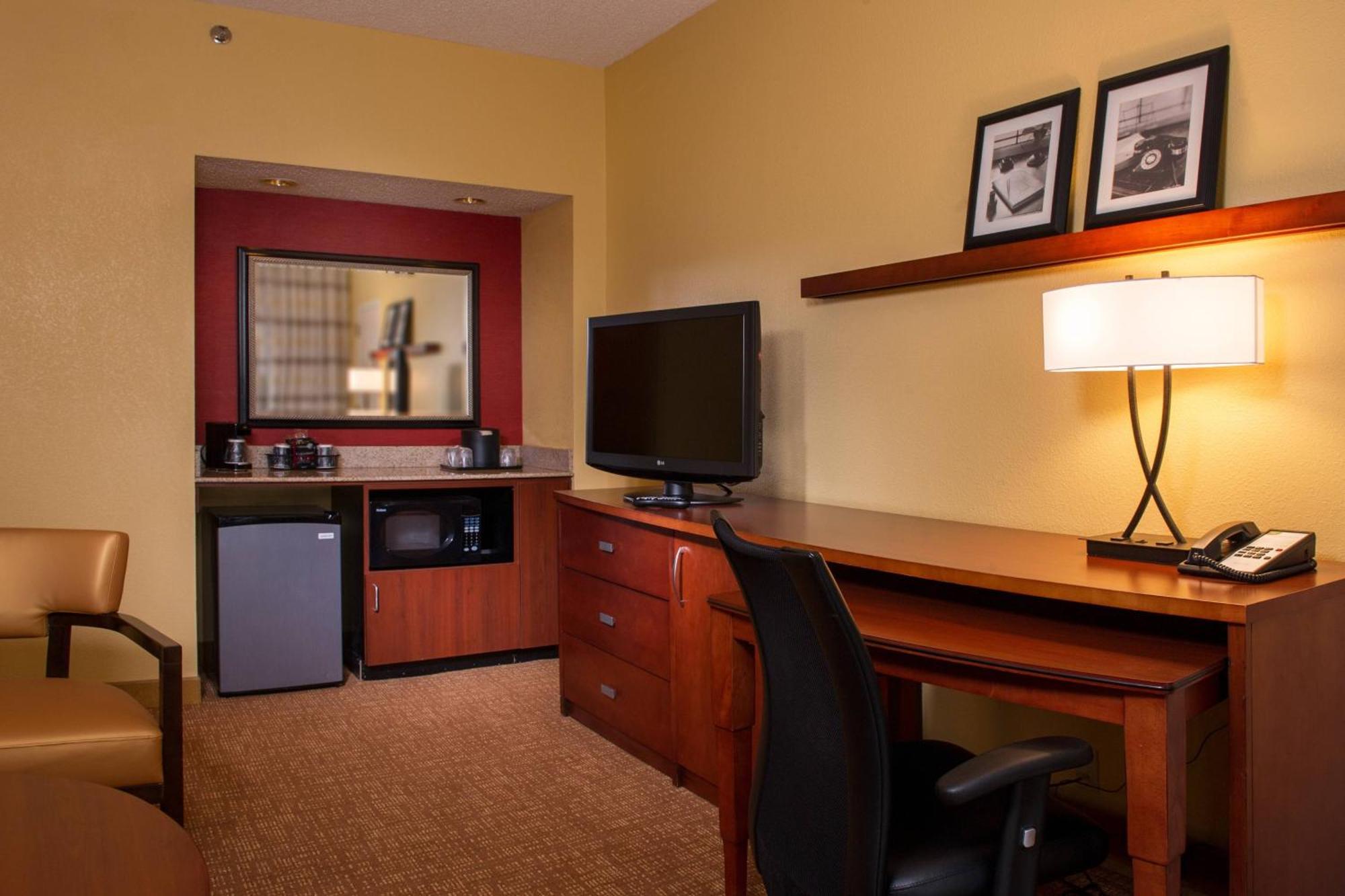 Courtyard By Marriott West 3*