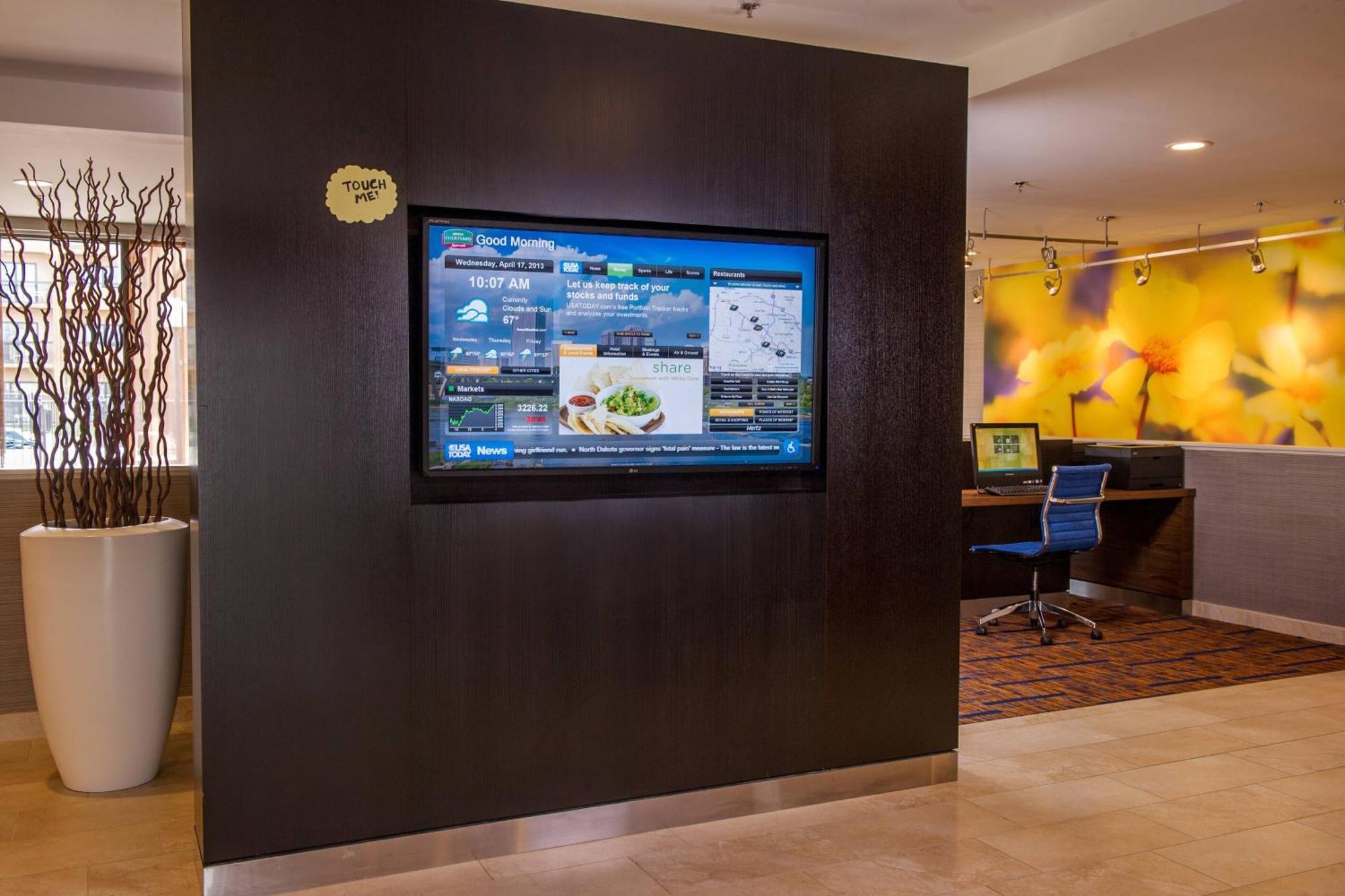 Courtyard By Marriott West Hotel