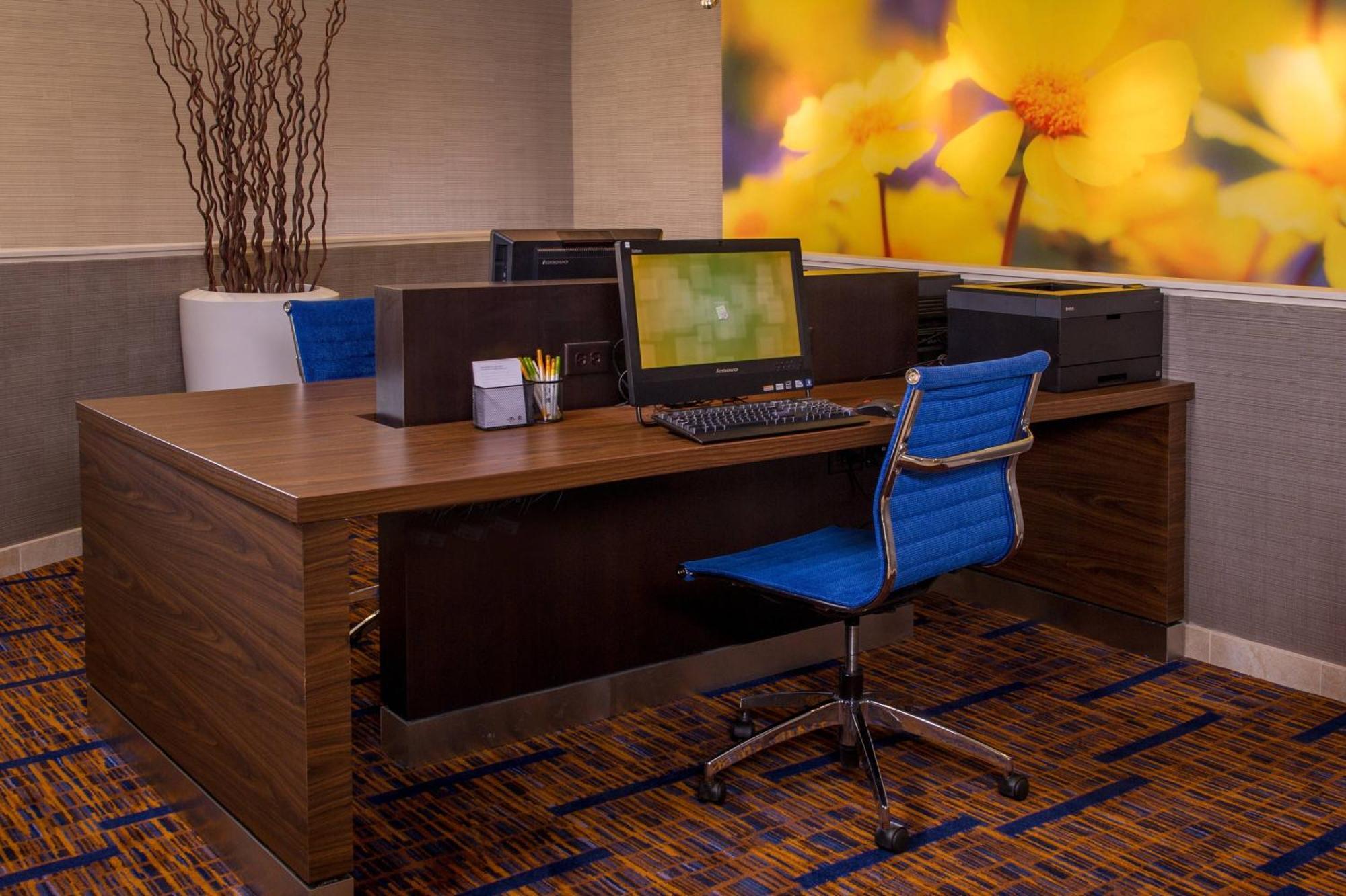 Courtyard By Marriott West Hotel 3*