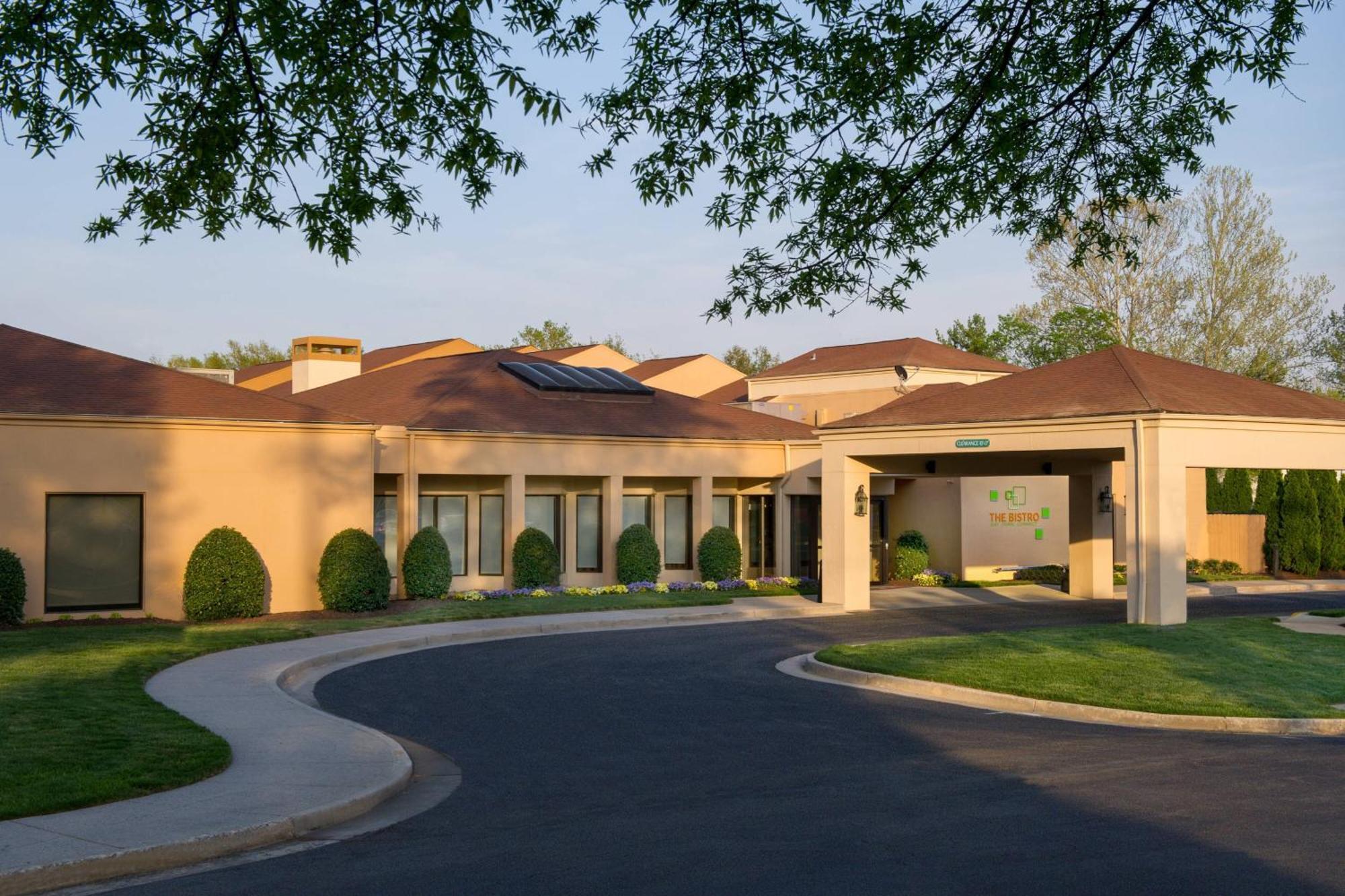 Hotel Courtyard By Marriott West 3*
