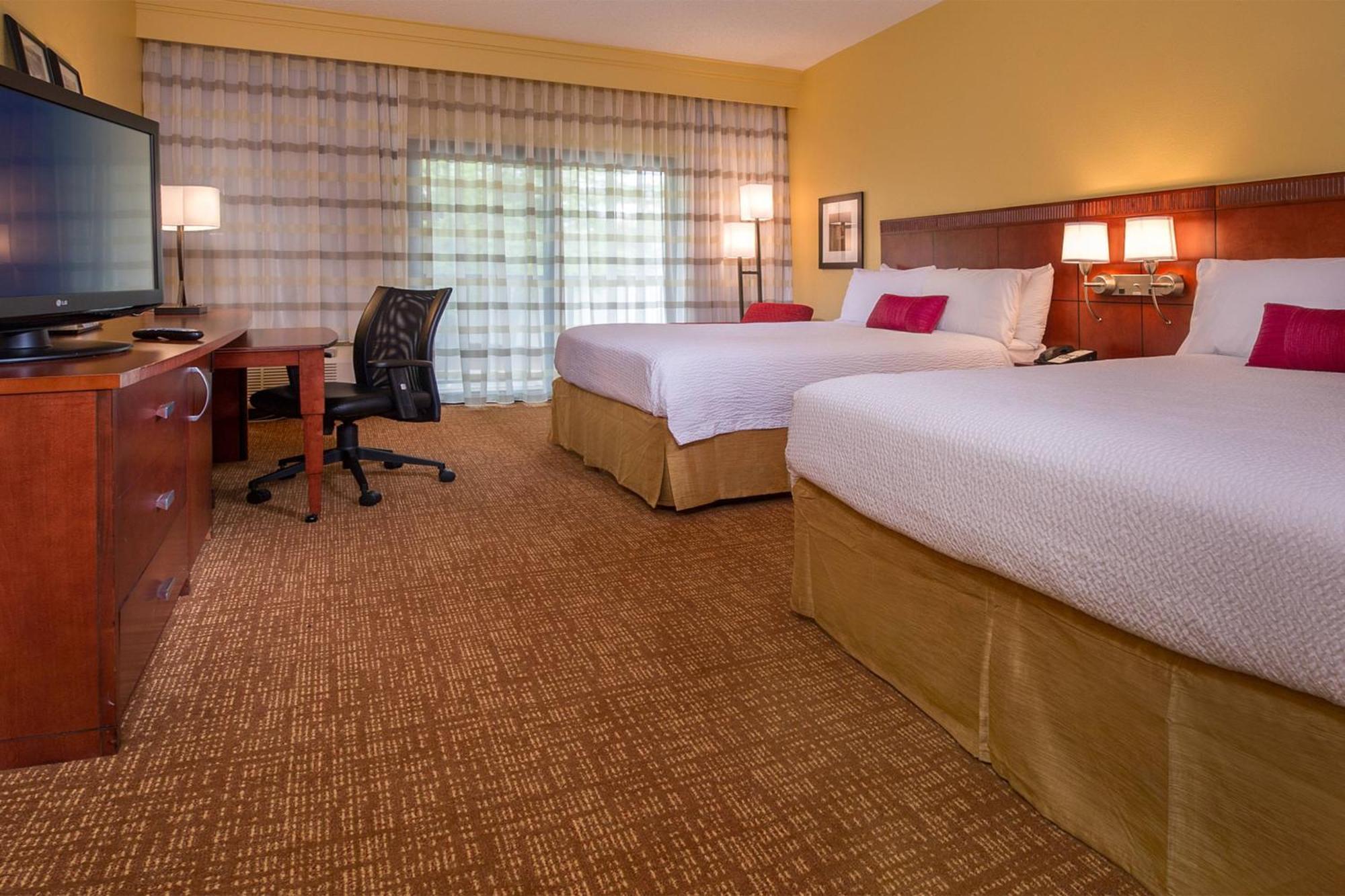 Courtyard By Marriott West