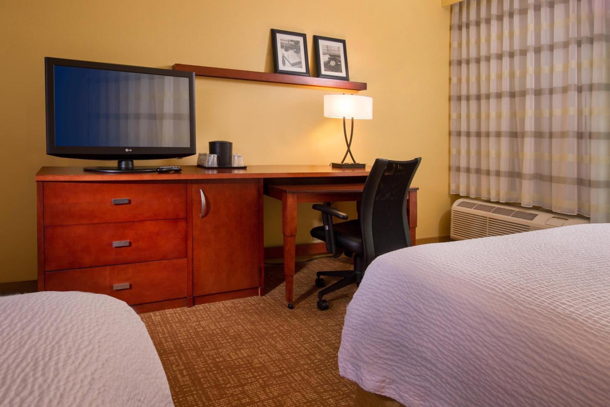 Hotel Courtyard By Marriott West 3*