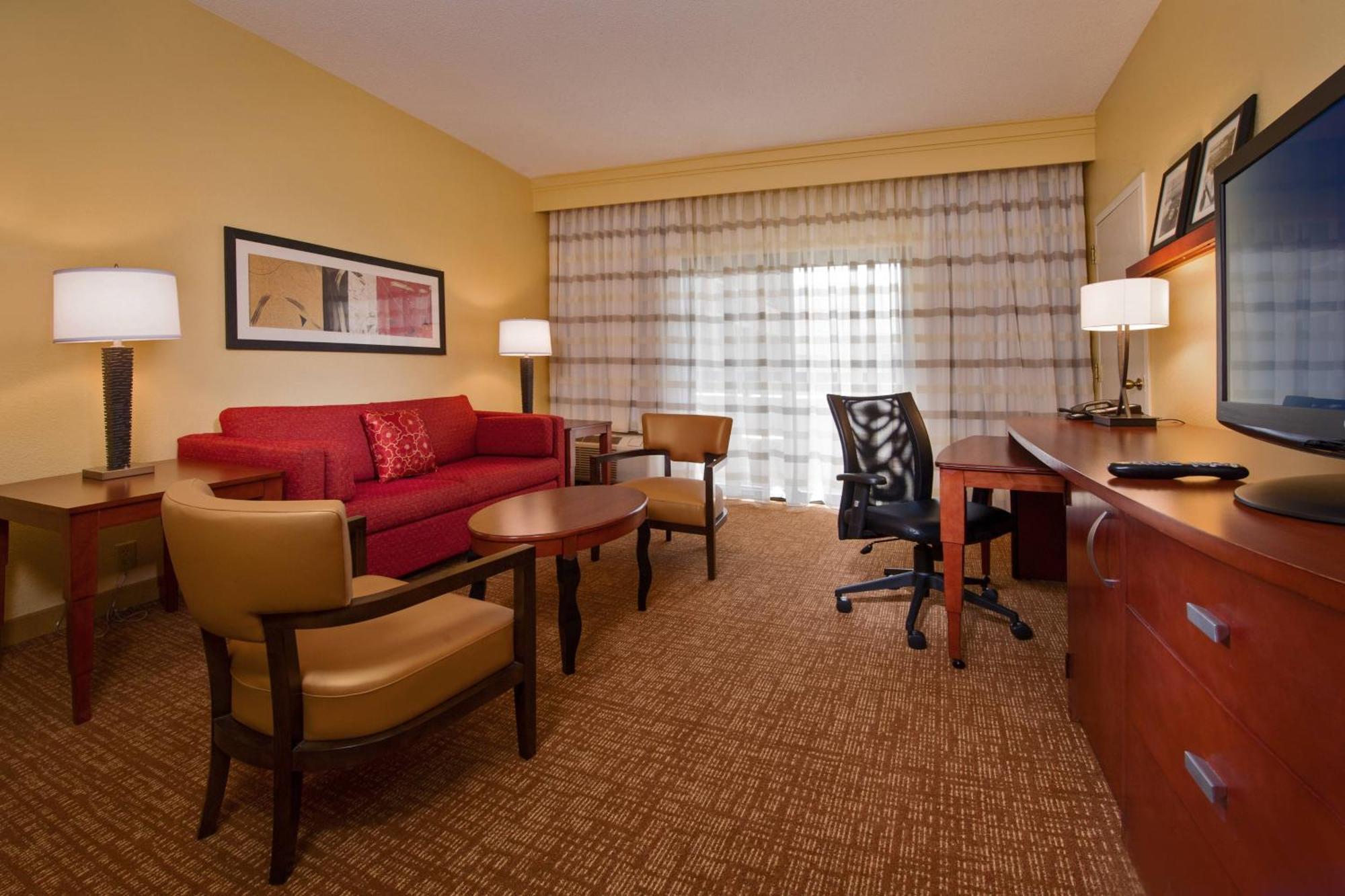Courtyard By Marriott West 3*