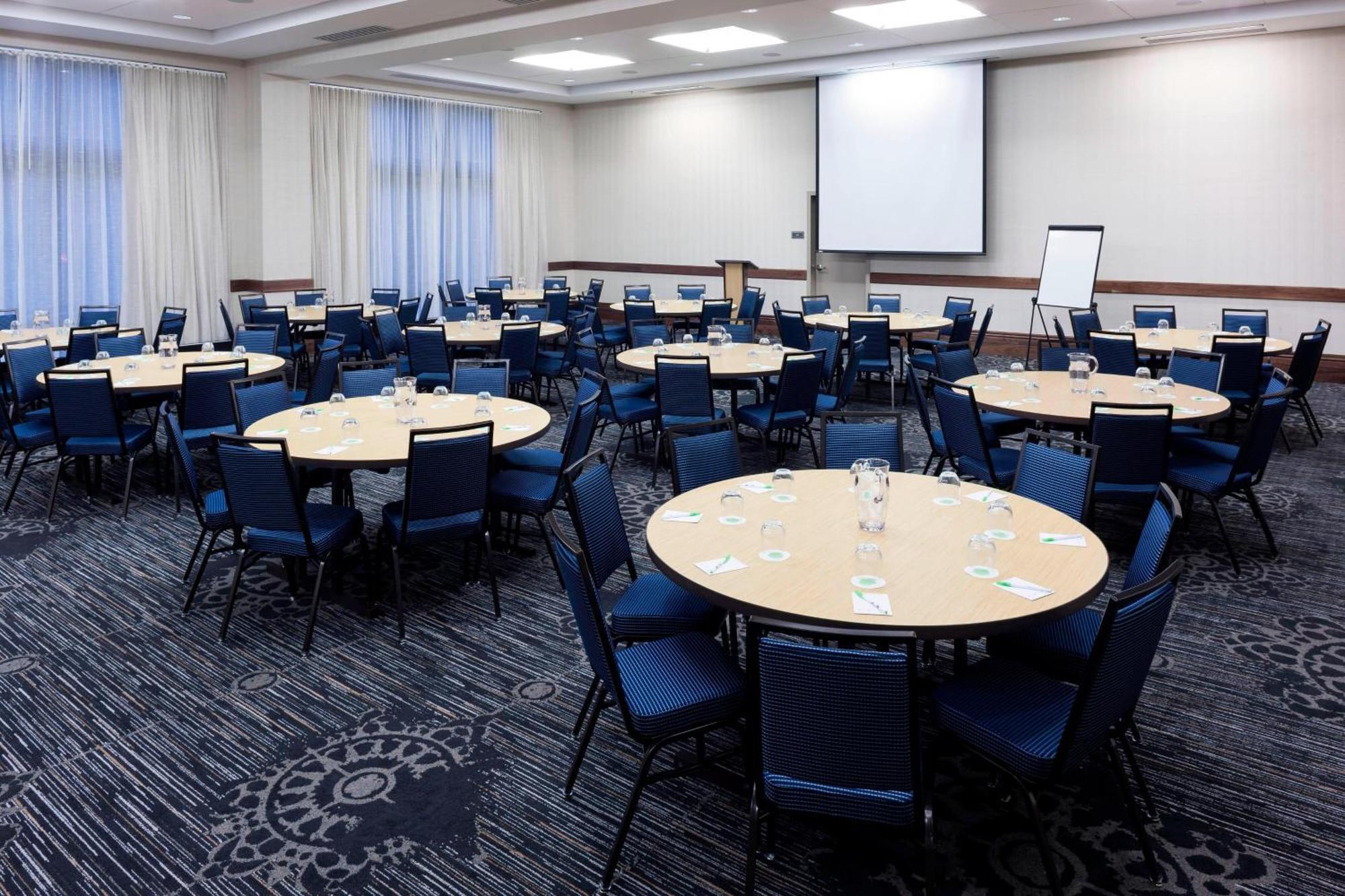 Courtyard By Marriott Downtown