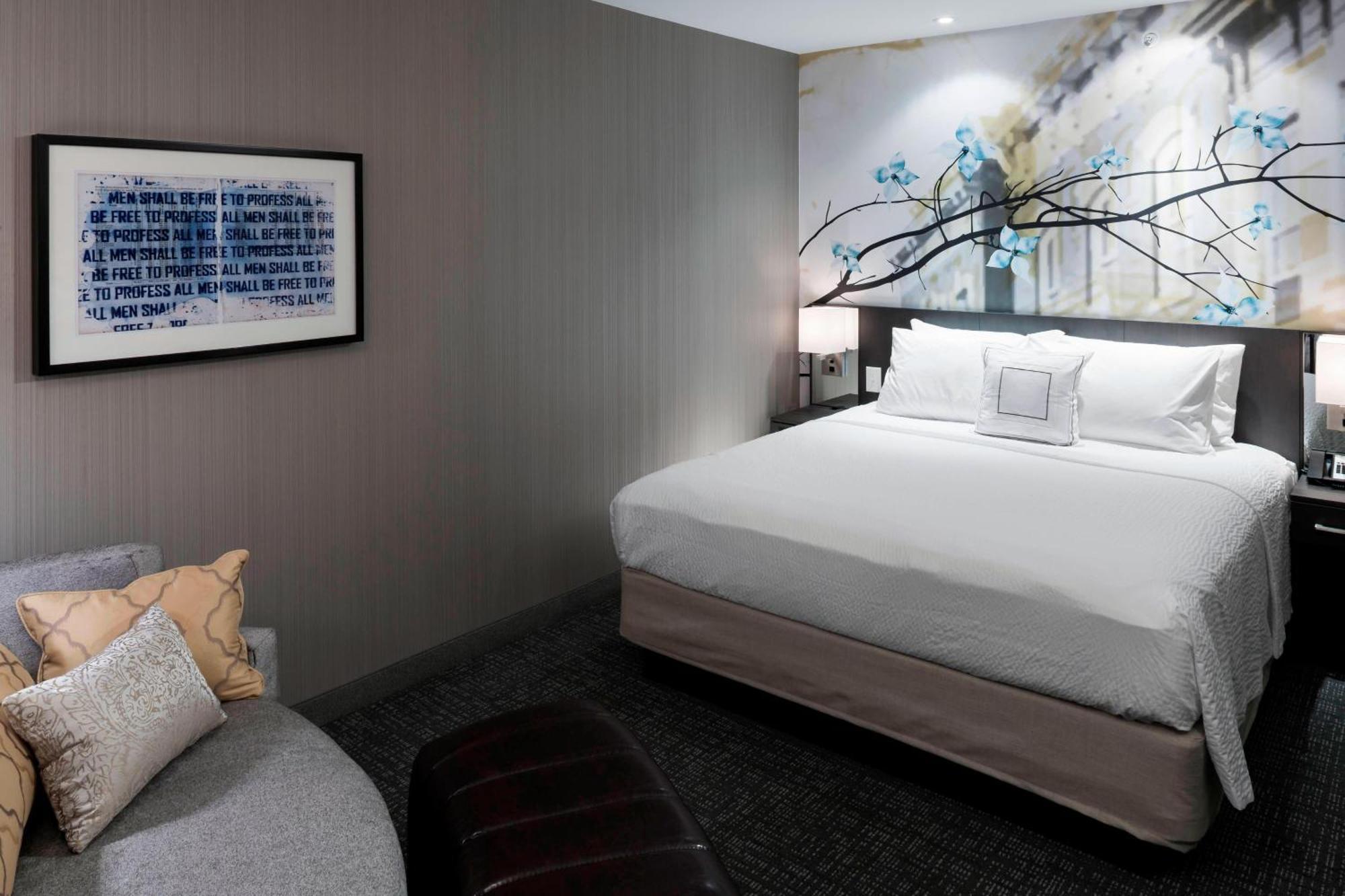 Courtyard By Marriott Downtown