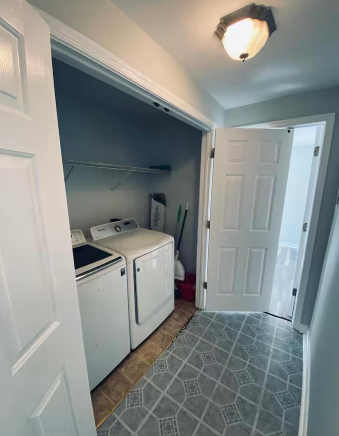 1915 Dinwiddie Apartment *