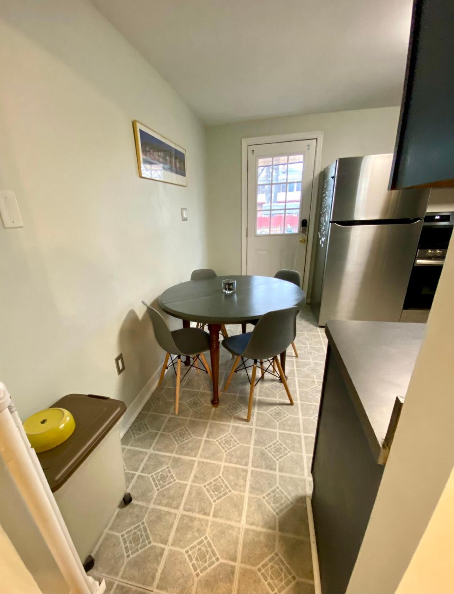 1915 Dinwiddie Apartment *