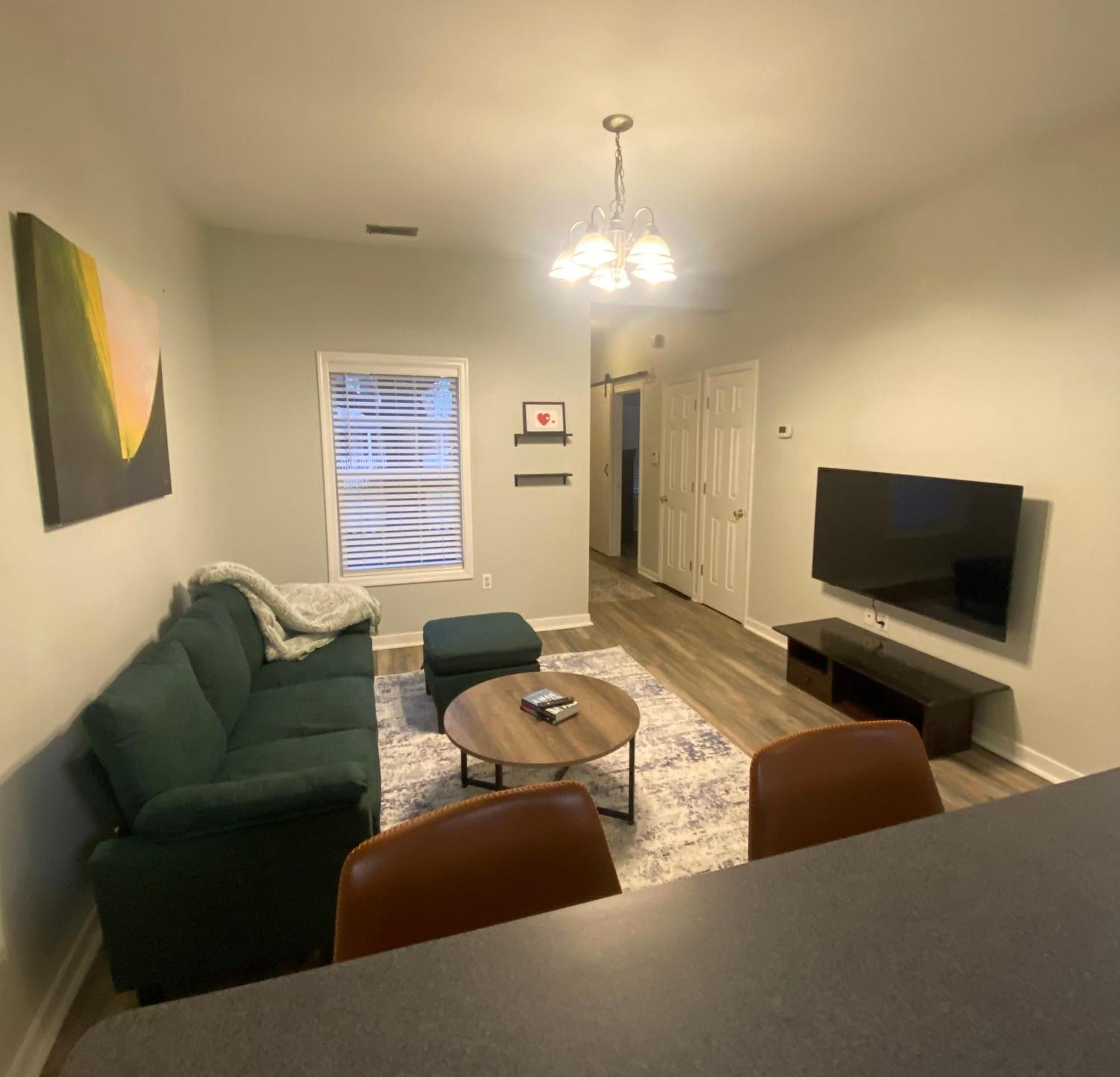 Apartment 1915 Dinwiddie *