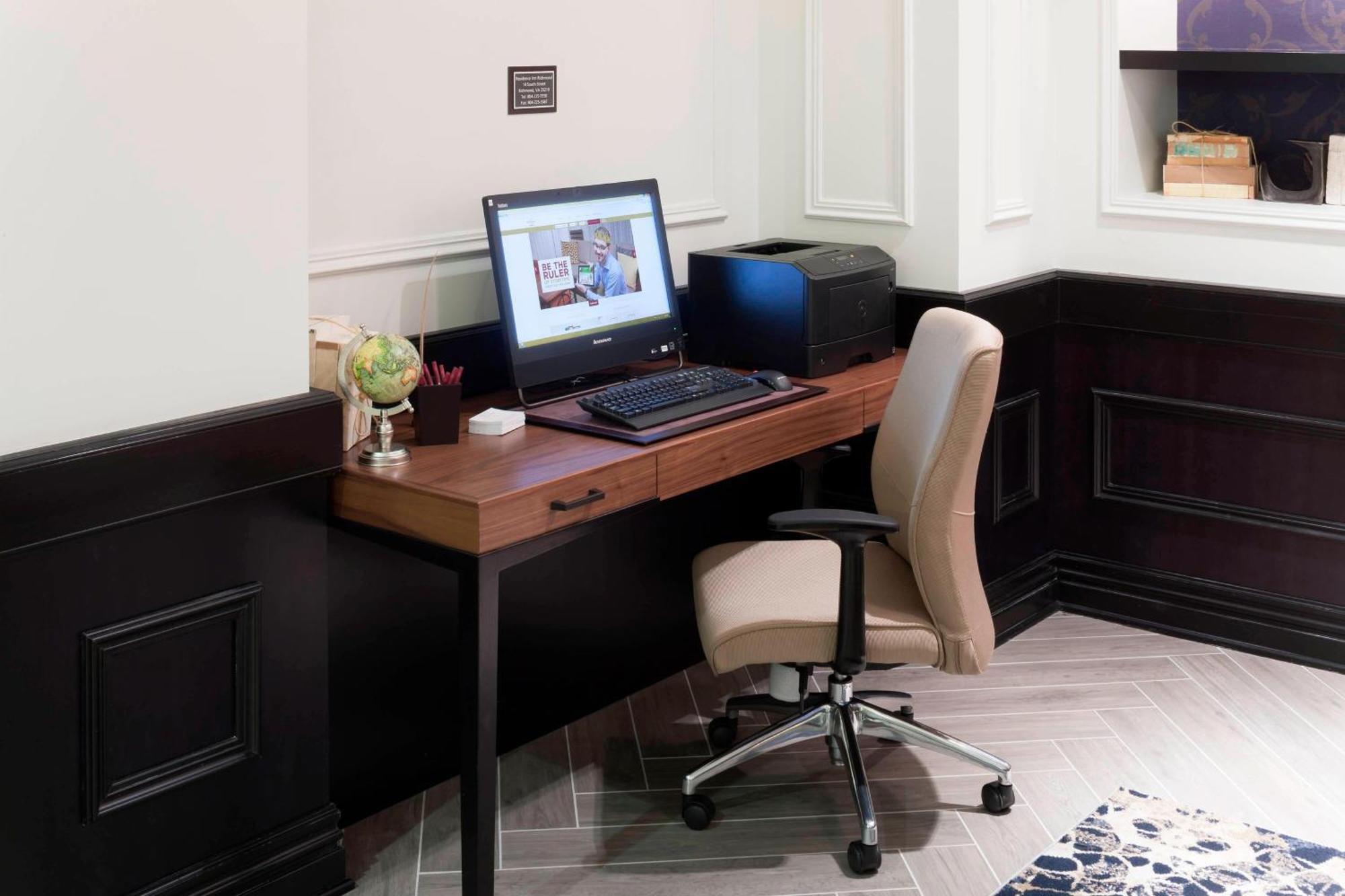 Hotel By Marriott Downtown 4*