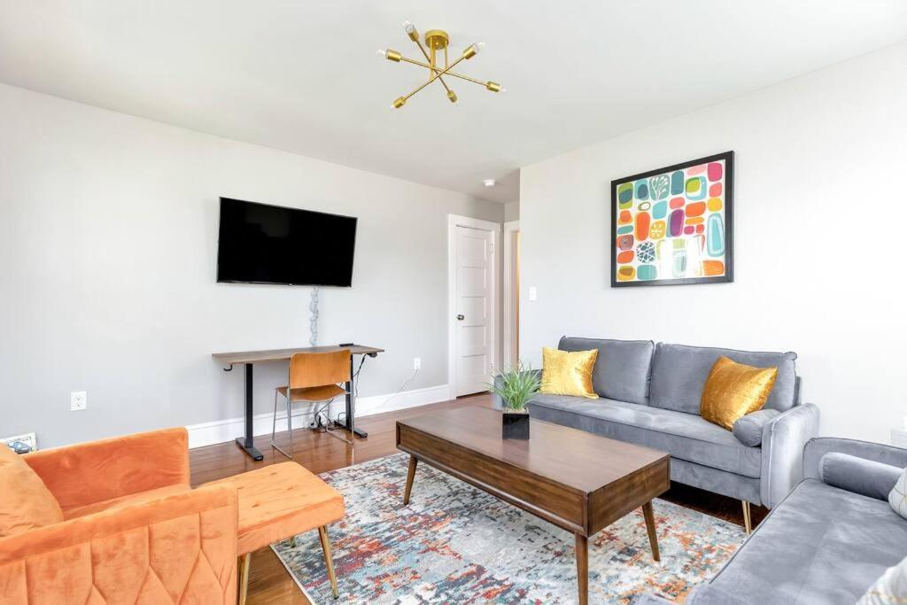 Apartment Sweet And Sunny Delight! Orange Crush On Oasis! Richmond
