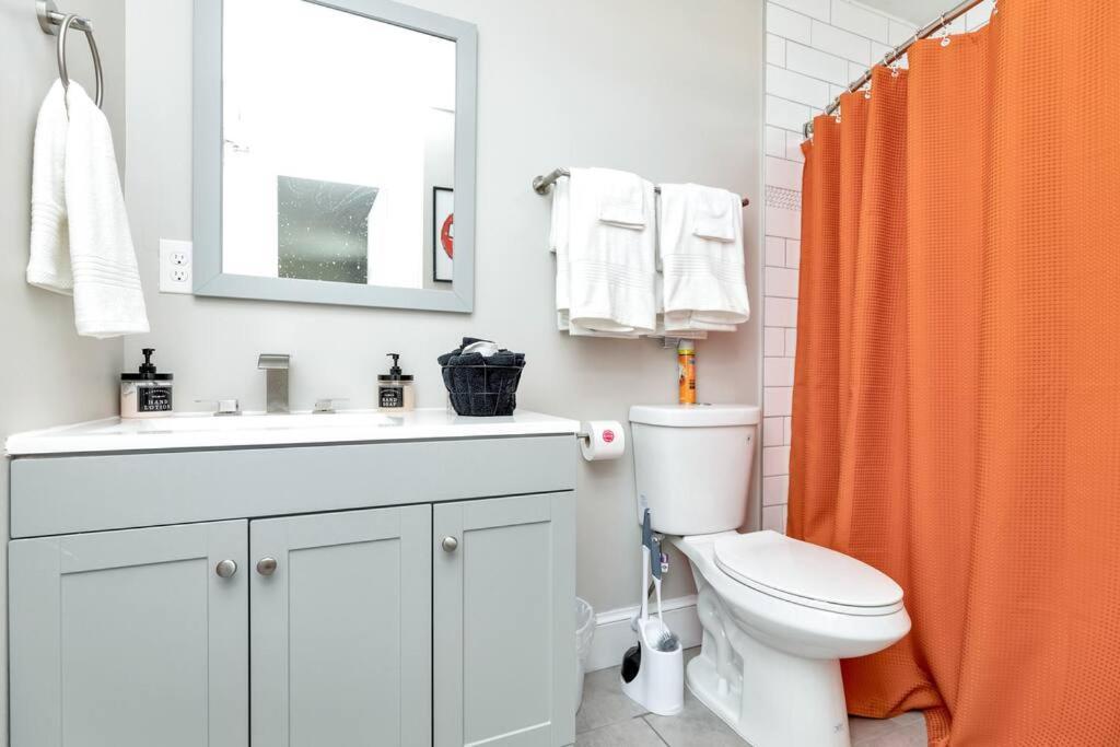 Sweet And Sunny Delight! Orange Crush On Oasis! Apartment