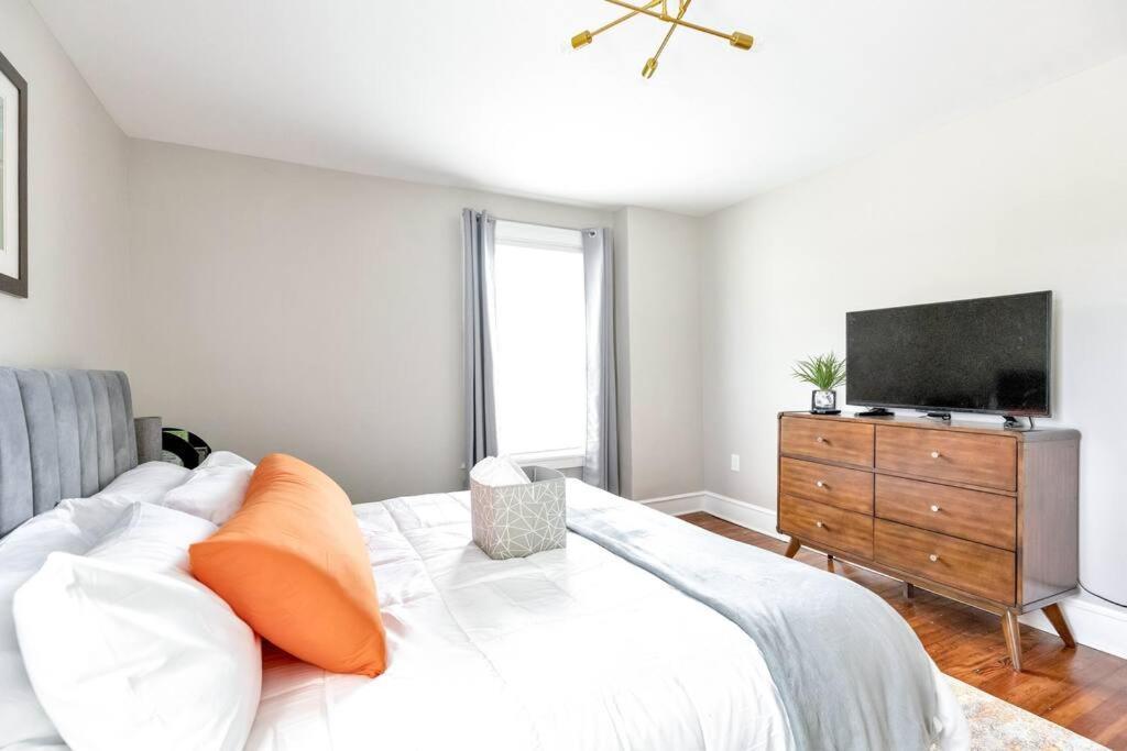 Sweet And Sunny Delight! Orange Crush On Oasis! Apartment