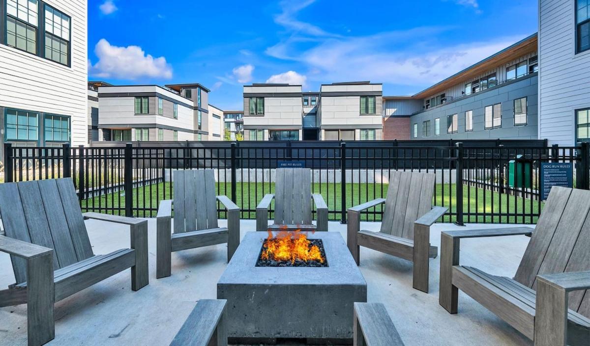 Apartment Cozy 1br With Private Balcony, Gym, Pool & Workspace *