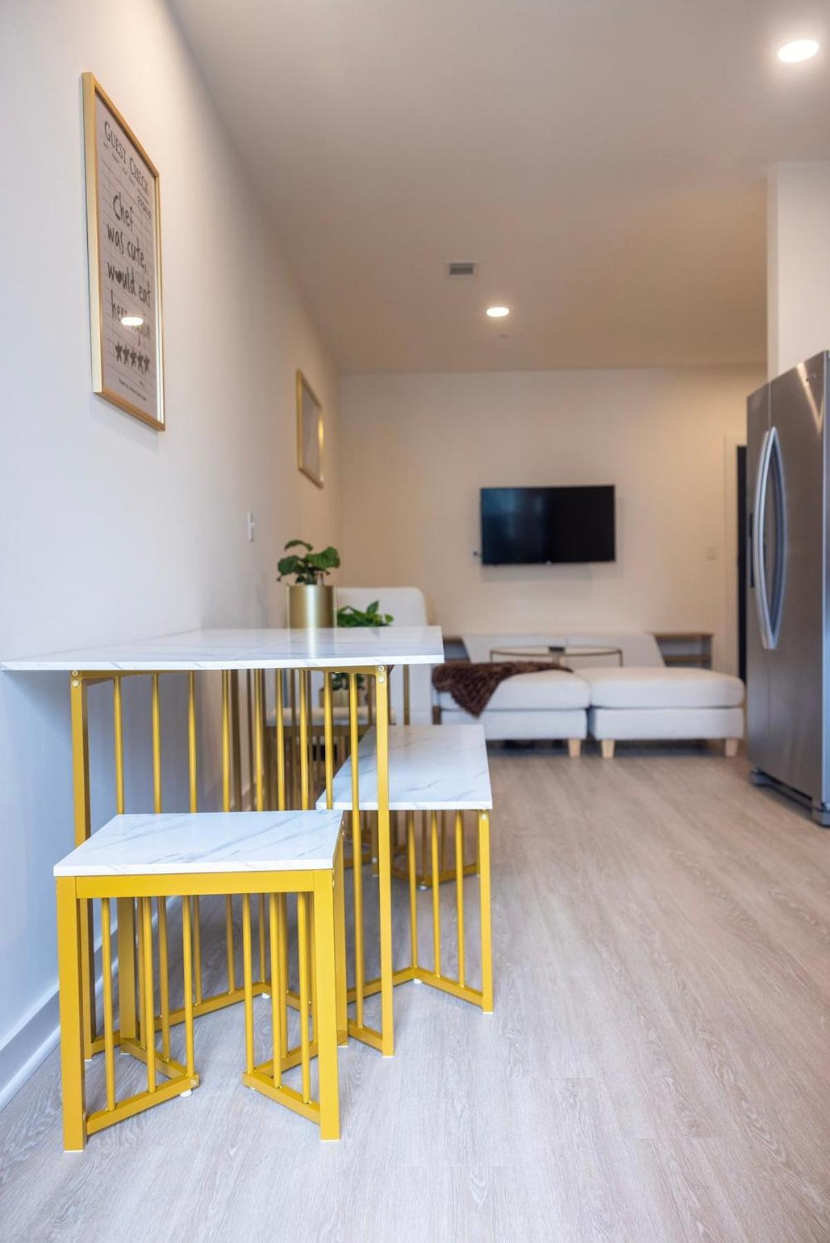 Cozy 1br With Private Balcony, Gym, Pool & Workspace Apartment Richmond