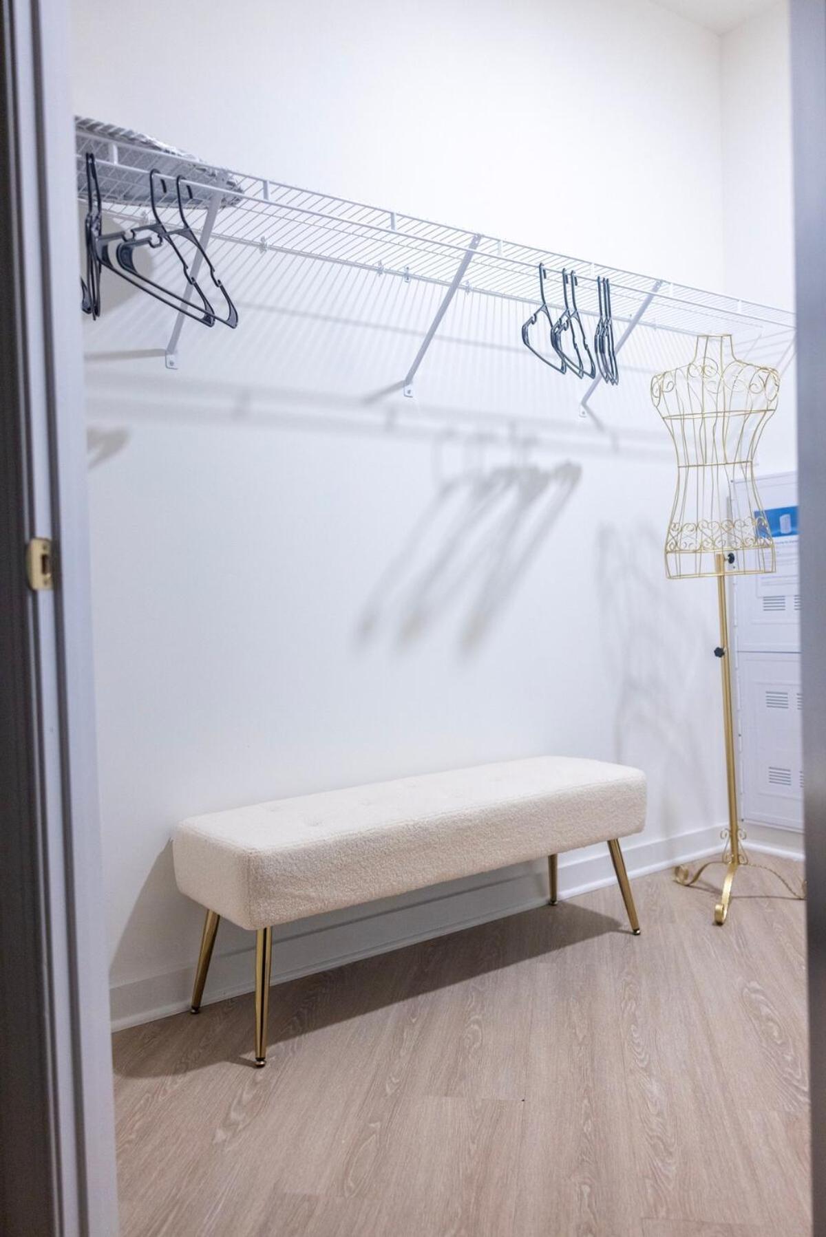 Cozy 1br With Private Balcony, Gym, Pool & Workspace