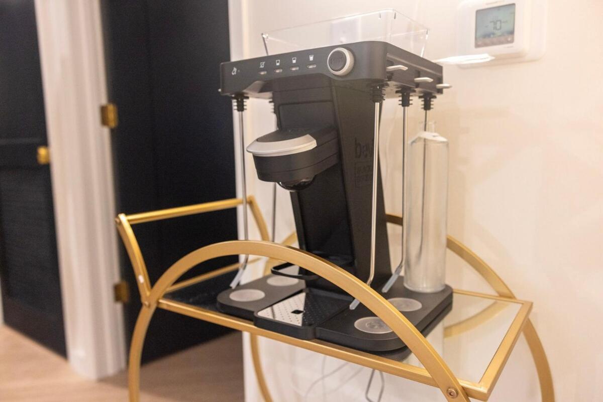 Cozy 1br With Private Balcony, Gym, Pool & Workspace * Richmond