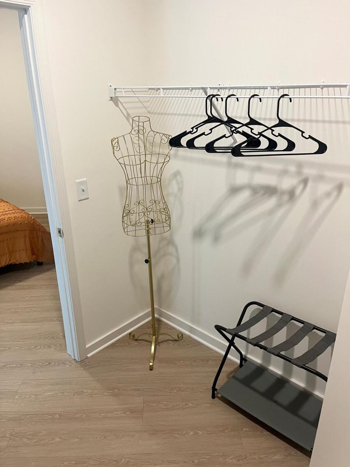 Cozy 1br With Private Balcony, Gym, Pool & Workspace Apartment