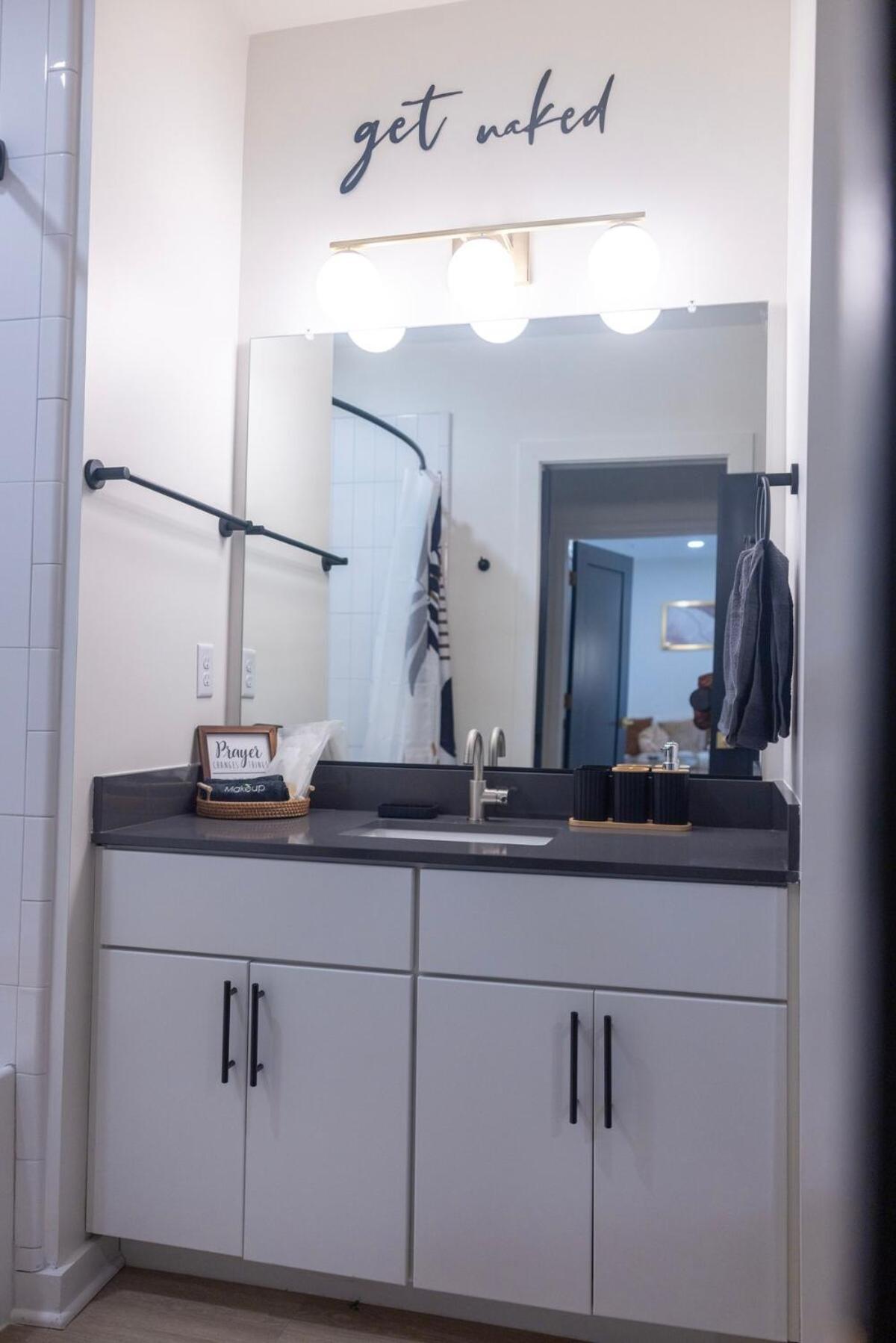Cozy 1br With Private Balcony, Gym, Pool & Workspace Apartment